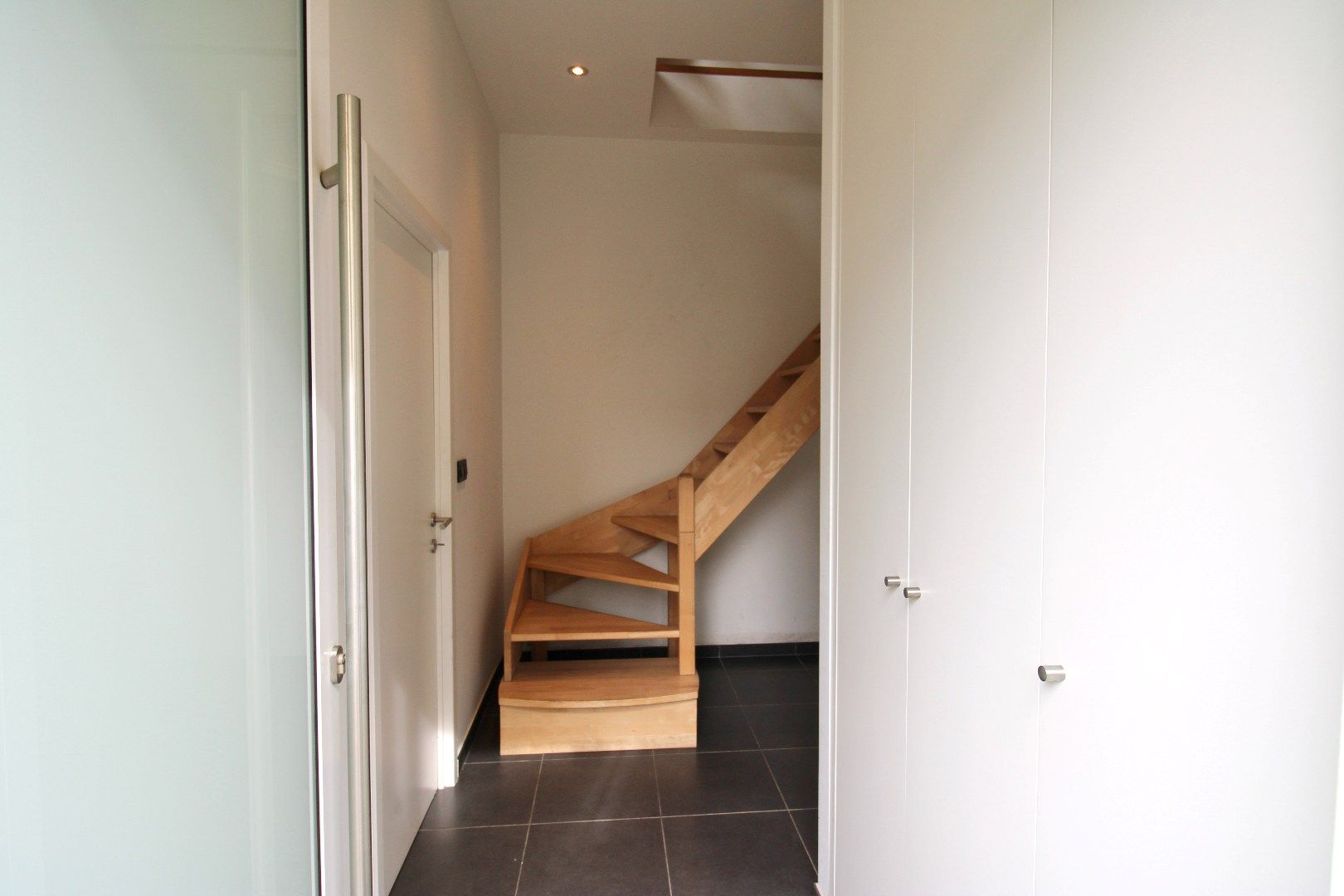 Volledig gerenoveerde woning met 3 slaapkamers en 2 badkamers! foto 5