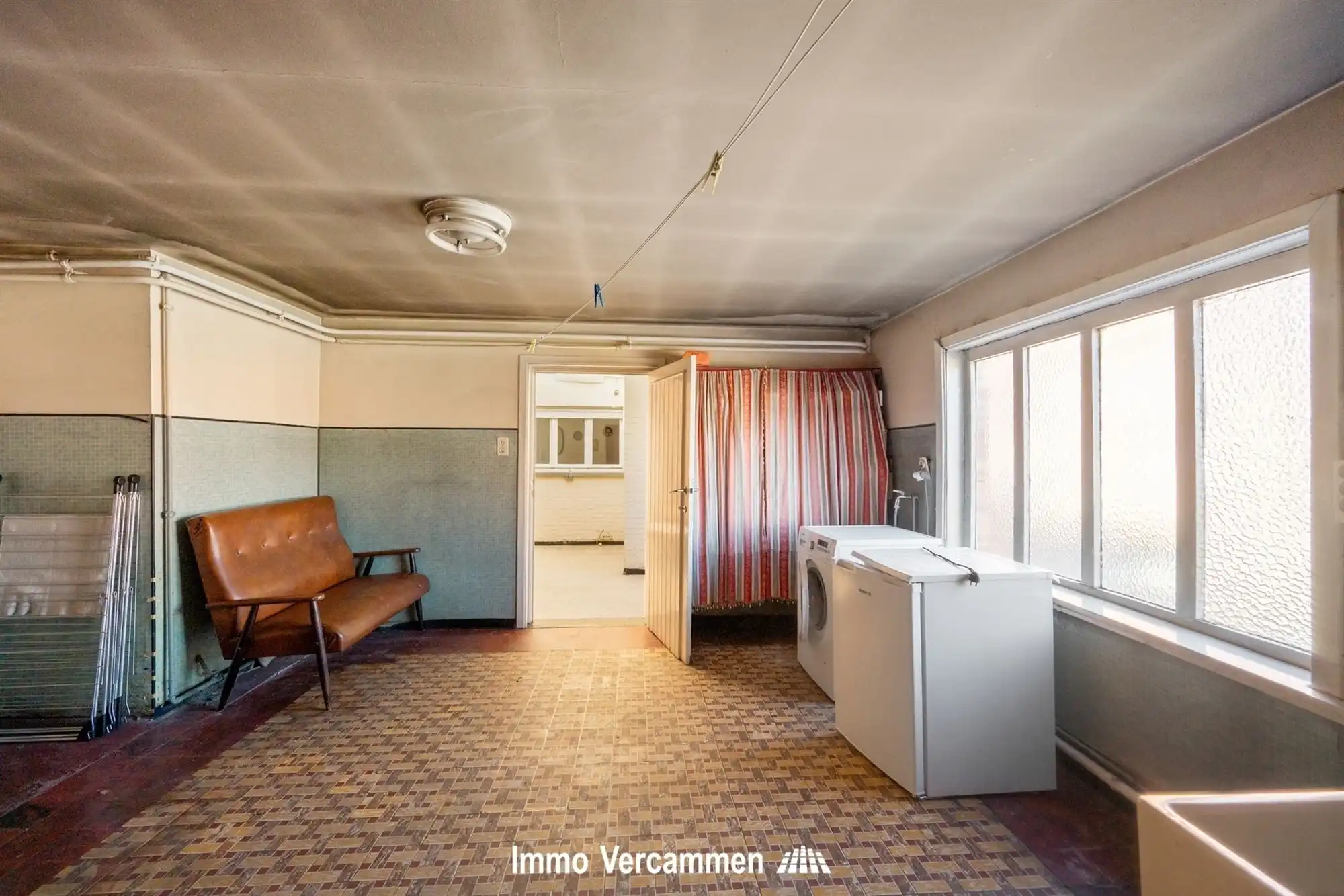 Te renoveren woning met commerciële ruimte in Schriek foto 12