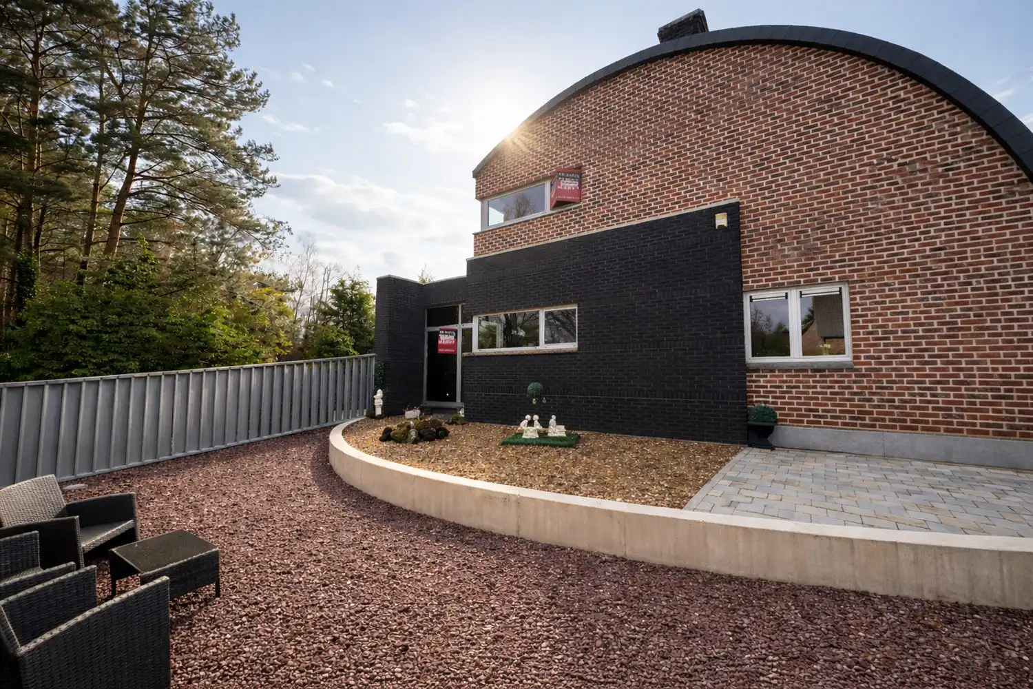 Gelijkvloers appartement met tuin foto {{pictureIndex}}