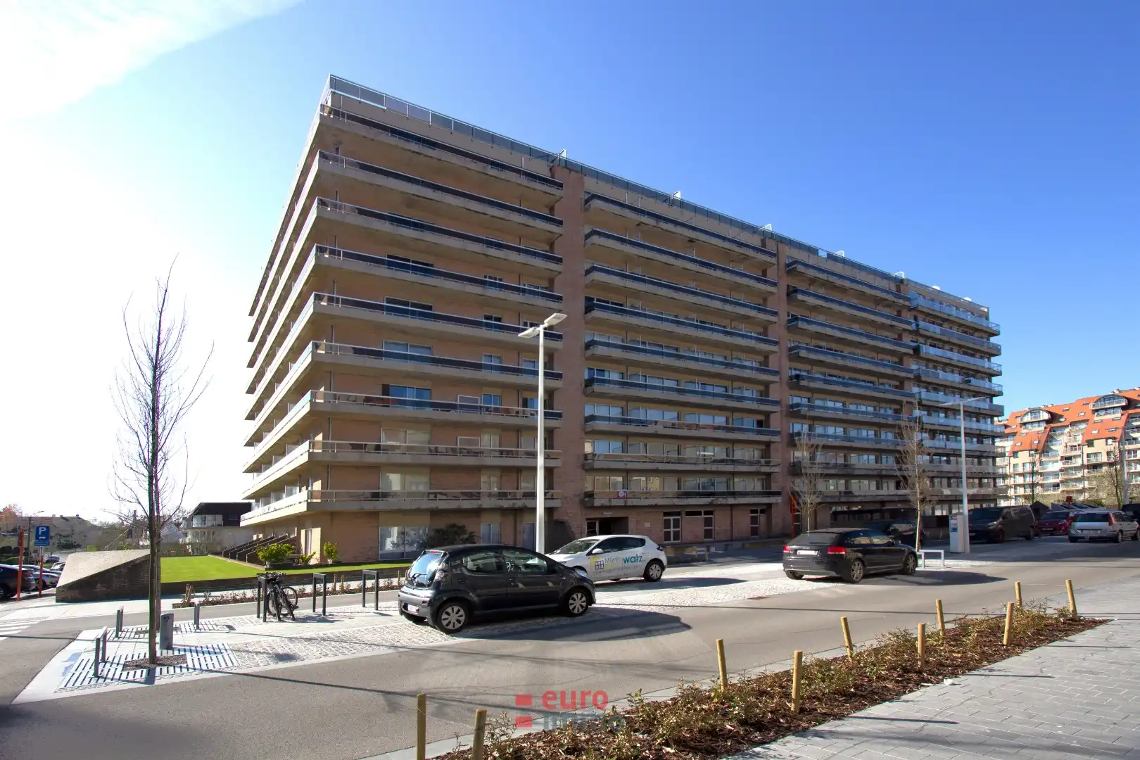 Vlot inrijdbare garagebox in het centrum van Nieuwpoort-Bad foto {{pictureIndex}}