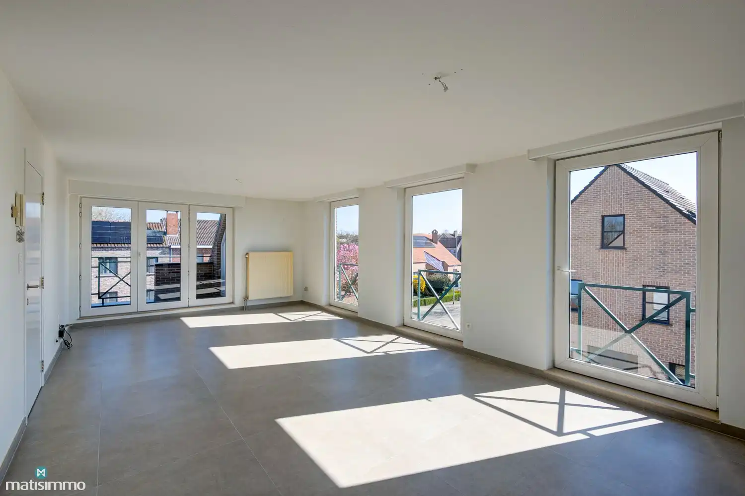 INSTAPKLAAR DUPLEX-APPARTEMENT MET 2 SLAAPKAMERS EN GARAGE NABIJ HET CENTRUM VAN BILZEN foto 3