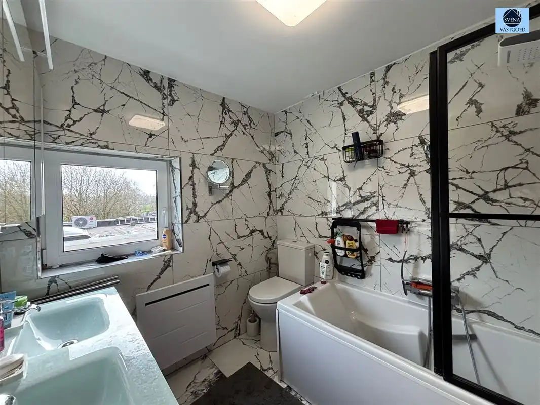 GERENOVEERDE HOB MET GROTE TUIN EN 2 GARAGES foto 10