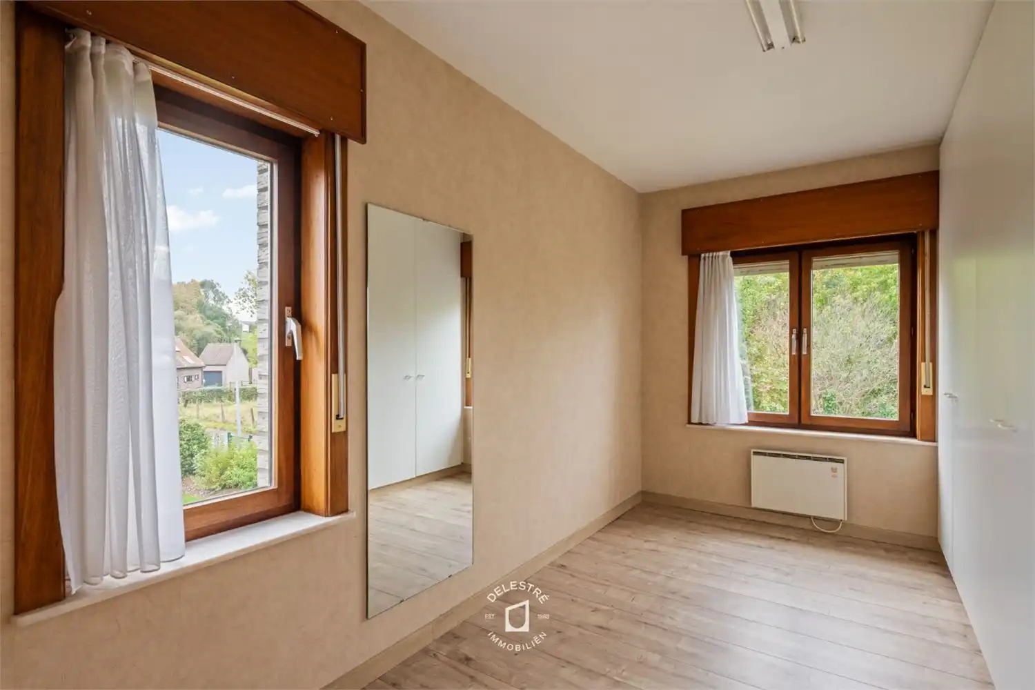 RUSTIG GELEGEN HALFOPEN MET TUIN EN GARAGE foto 18