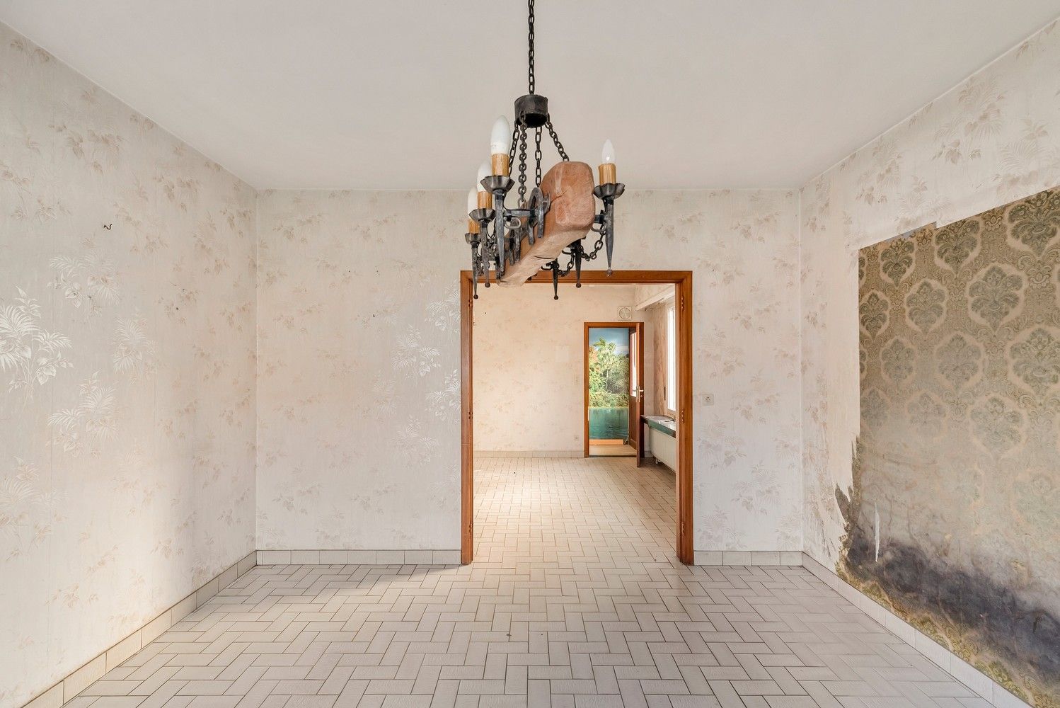 Halfopen bebouwing met garage in doodlopende straat foto 4