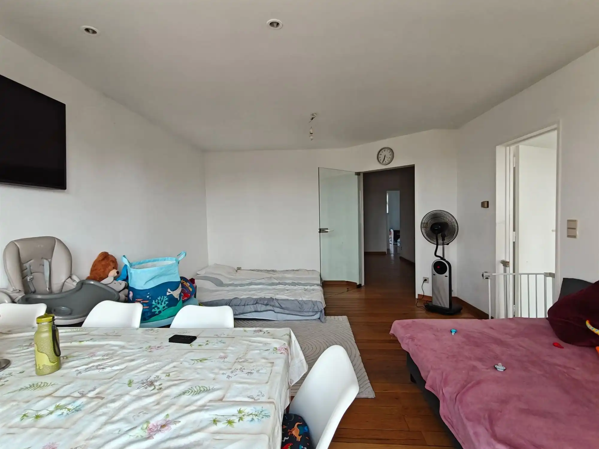 2 slaapkamers appartement met terras foto 10