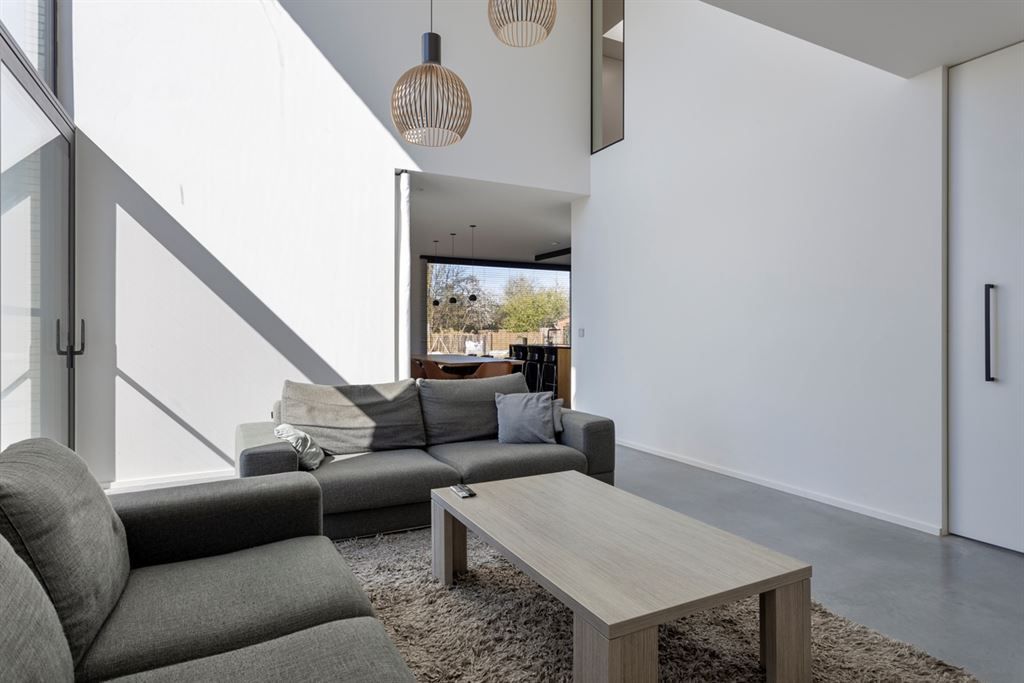Hypermoderne villa op een echte toplocatie foto 7