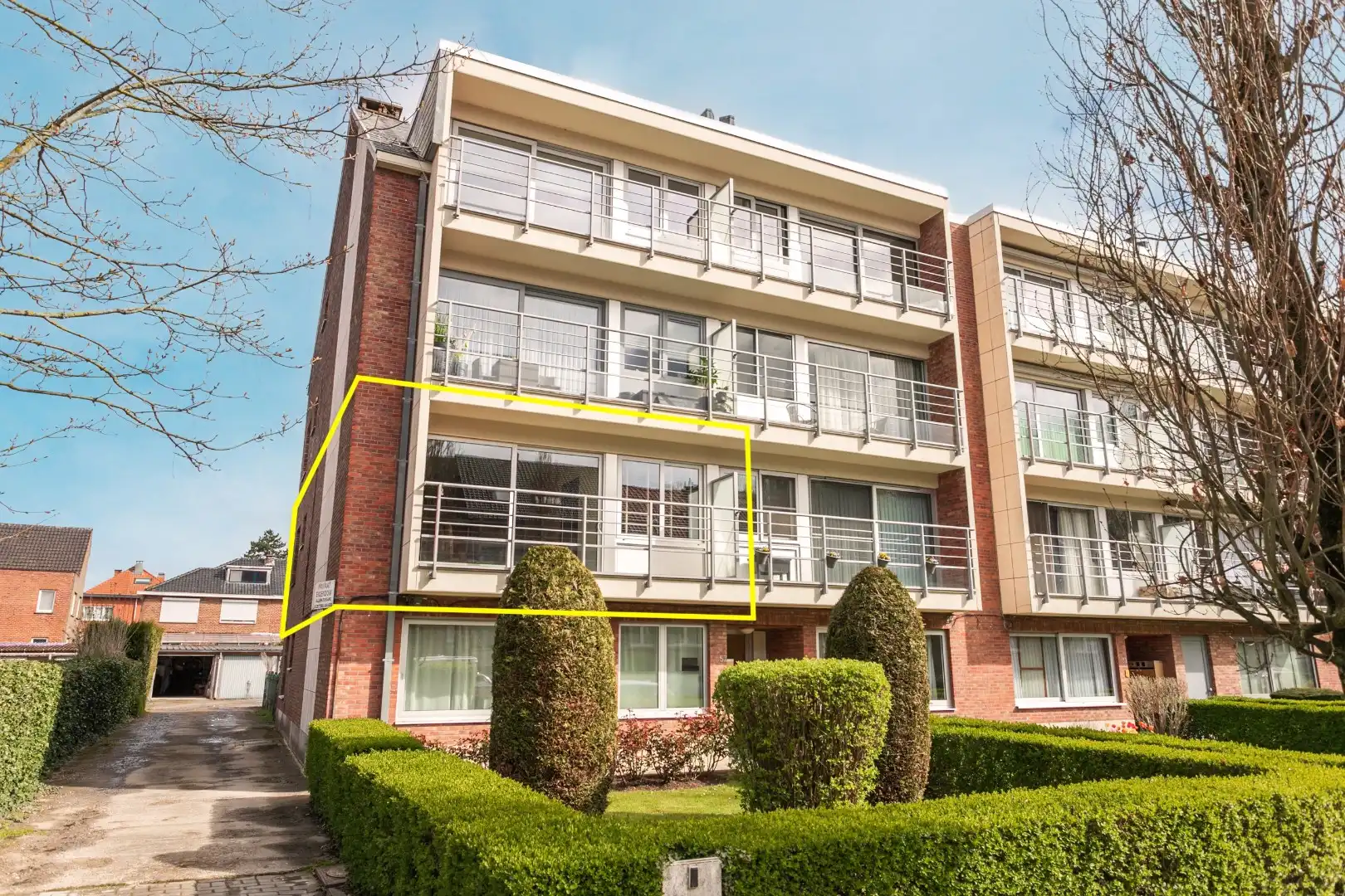 Hoofdfoto van de publicatie: Gerenoveerd appartement met 2 slaapkamers, 2 terrassen en 2 garageboxen 