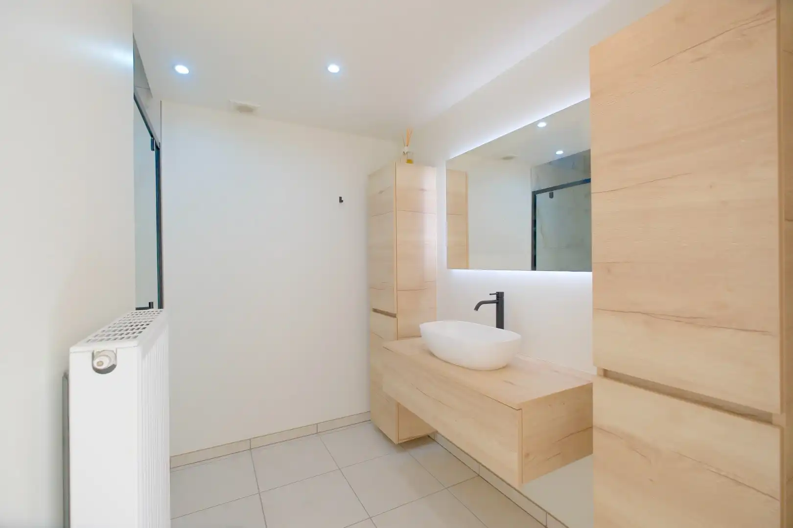 Recent app. met 2 slpks, prachtig terras en staanplaats! foto 12