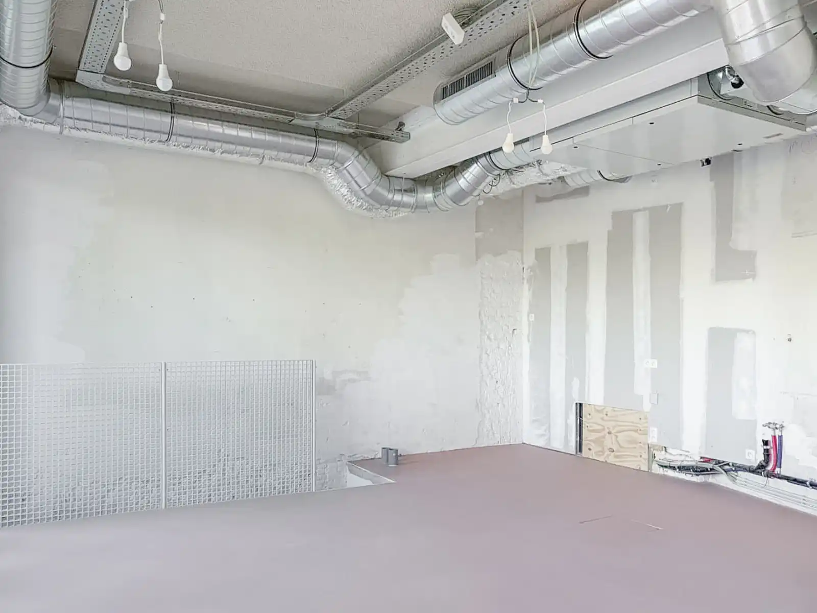 Commercieel handelspand tegenover Park Spoor Noord! foto {{pictureIndex}}