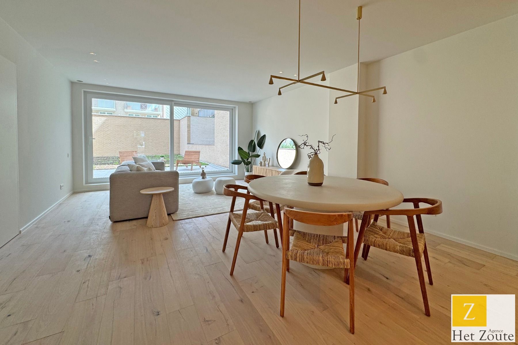 Gelijkvloers appartement met terras en tuin te Knokke foto 2