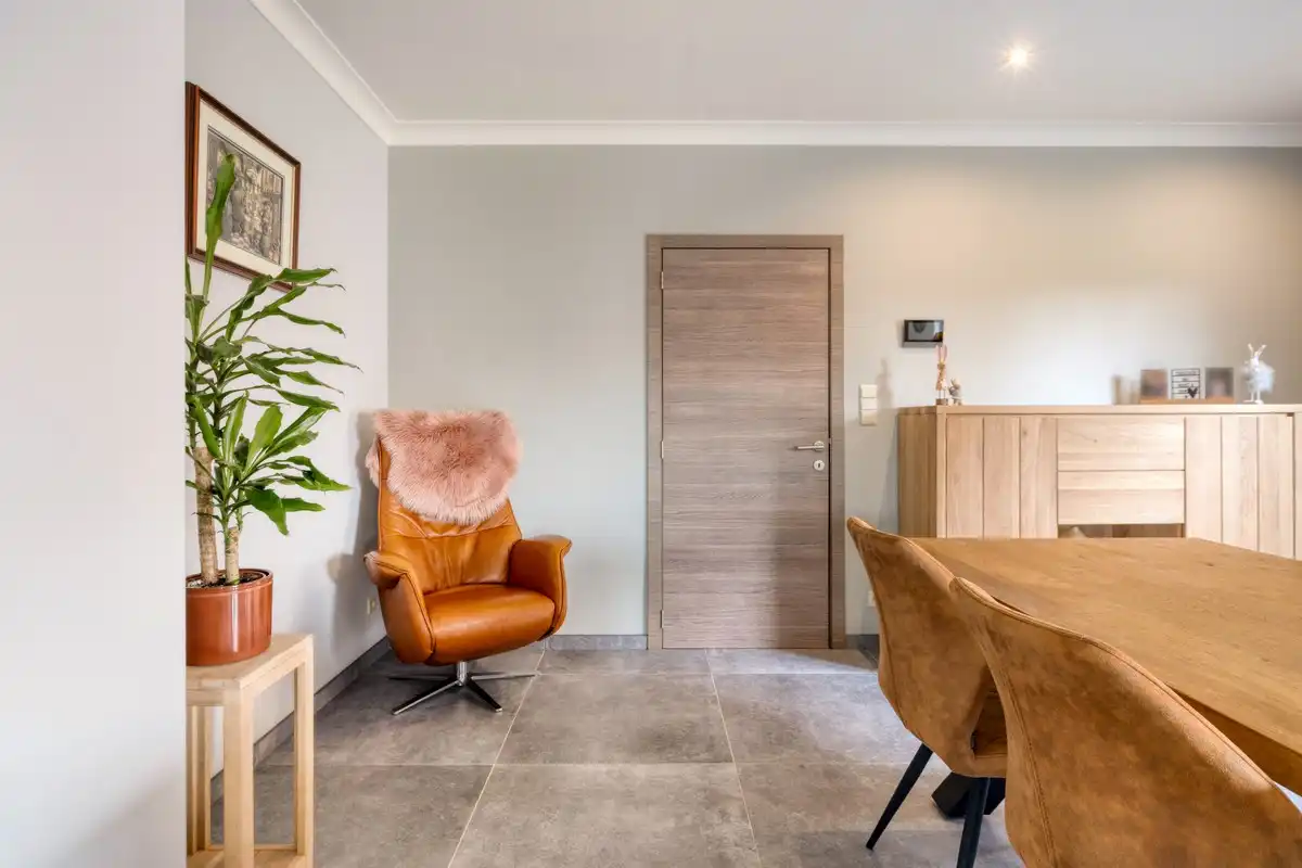 Instapklare villa met 3 slaapkamers, kantoor en garages foto 6