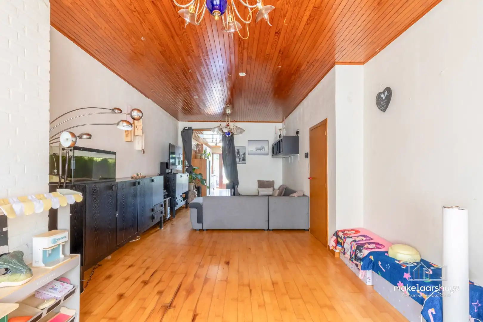 Ruime woning met 4 slpk en aangename tuin te Sint-Amandsberg foto 2