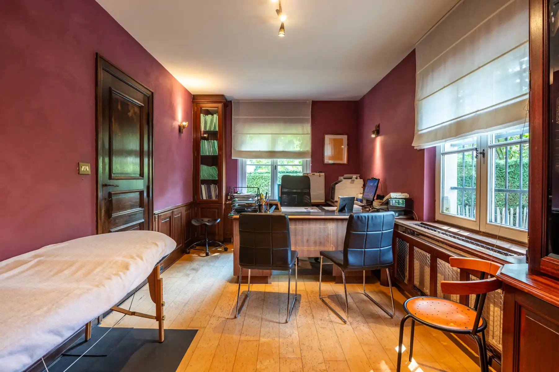 Ruime villa met aparte praktijkruimte op ca. 2.168 m2. foto 10