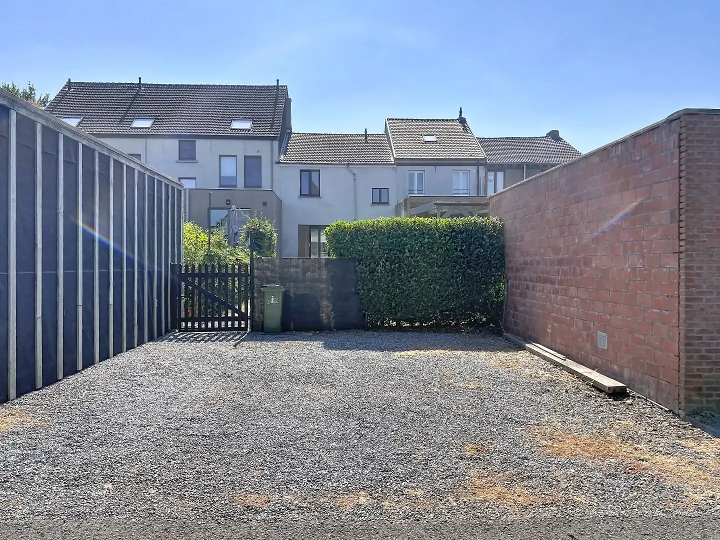 Instapklare woning met 3 slaapkamers, tuin en 2 privatieve parkeerplaatsen foto 22