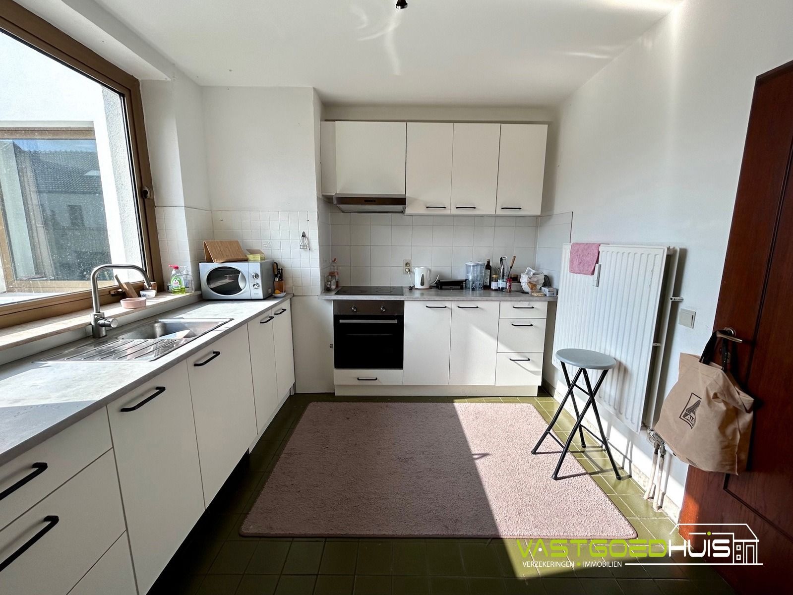 Ruim, gelijkvloers appartement met terras foto 9