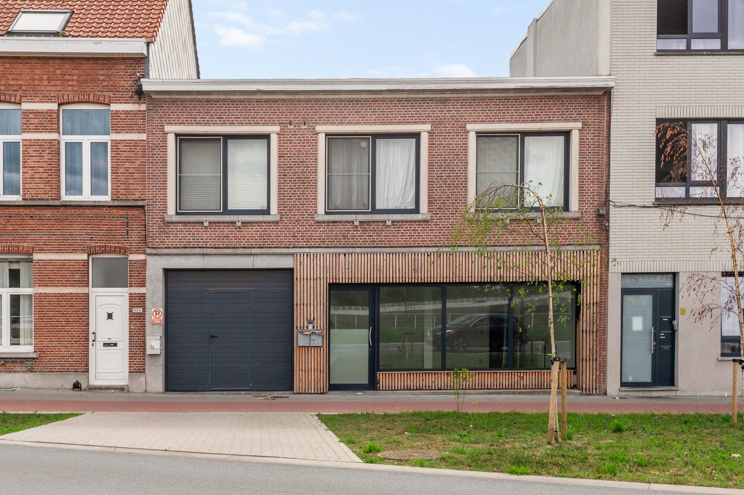 Handelspand met Magazijn te koop in Wijnegem!