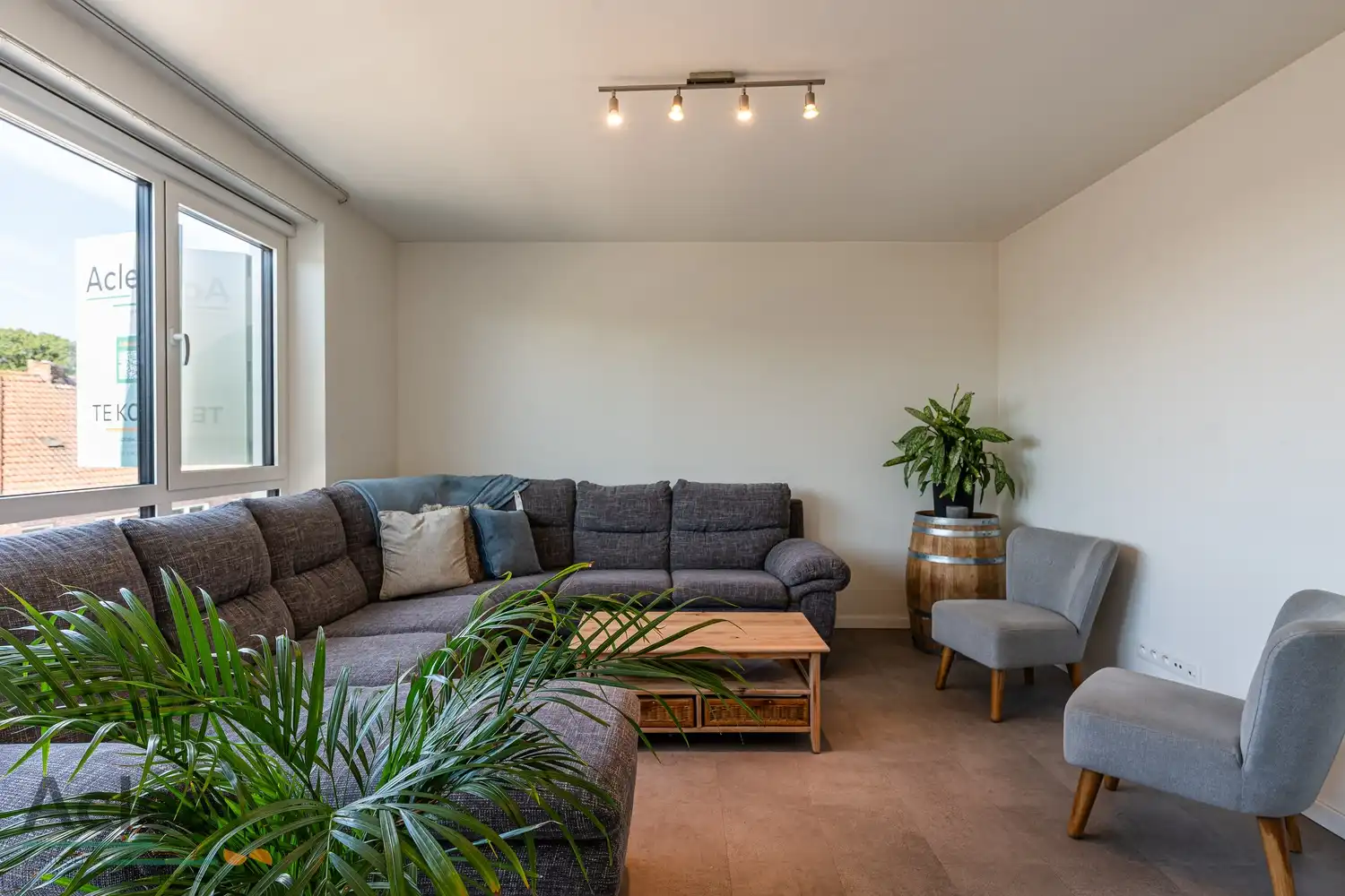Modern appartement met ruim terras én garage in Sint-Jan-in-Eremo foto 7
