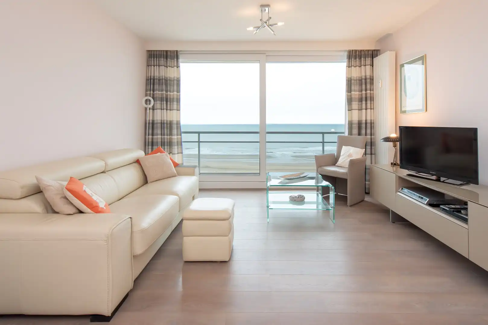 Lichtrijk doorloopappartement op het 5de verdiep foto 2