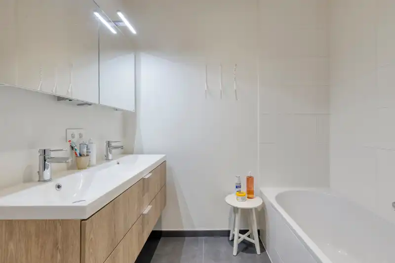 Luxueus appartement, parkeerplaats, terras en verkoop onder registratierechten! foto 6