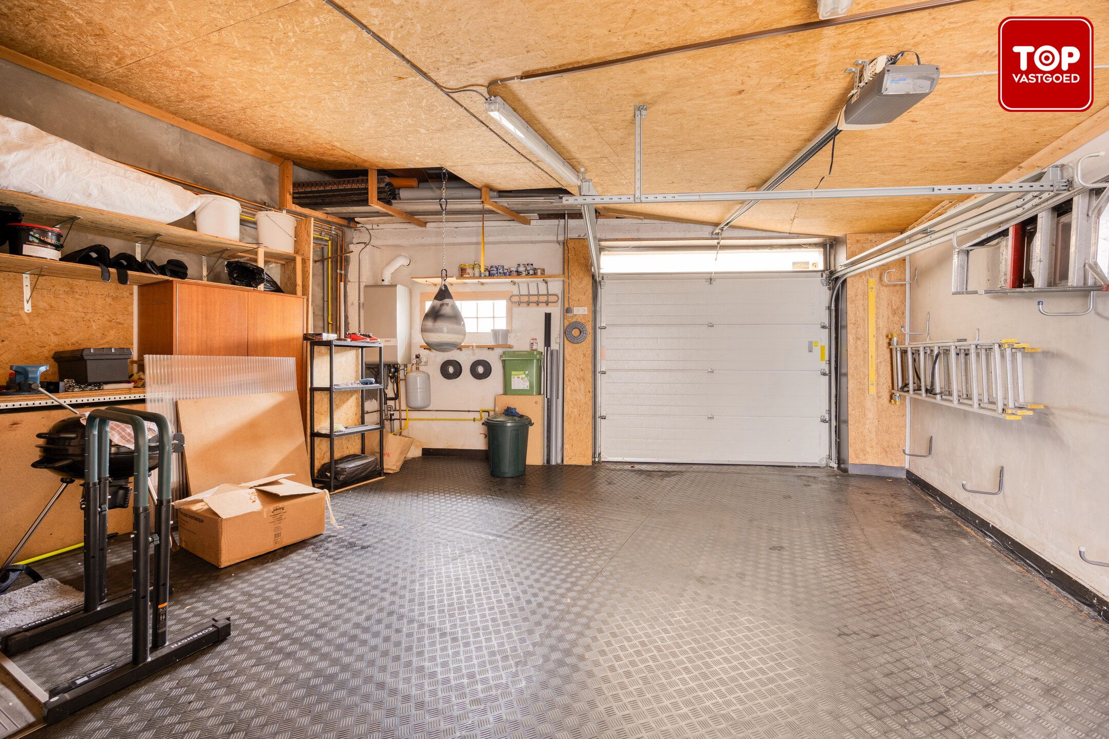 Instapklare woning met 3 slaapkamers en garage.  foto 21