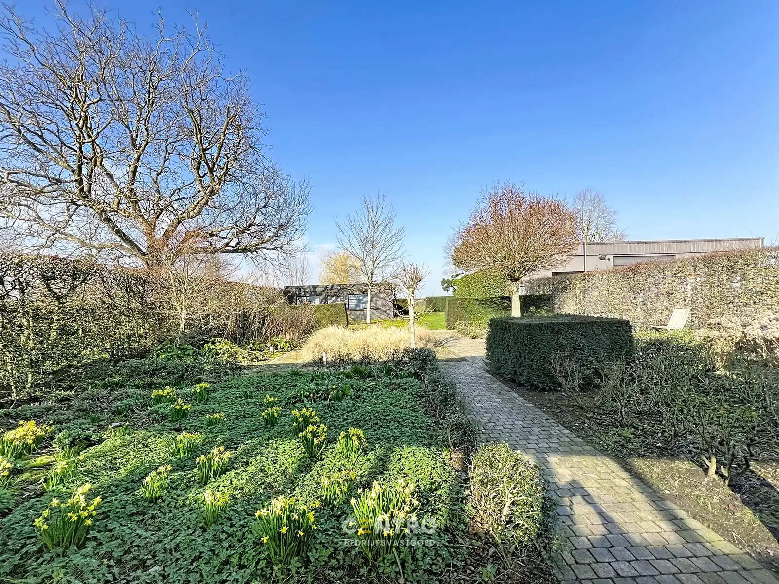 Luxueuze woning (4 slpks) + ruime showroom (of winkel, praktijkruimte, diensten, vrij beroep,...) met kantoor te Hooglede! foto 5