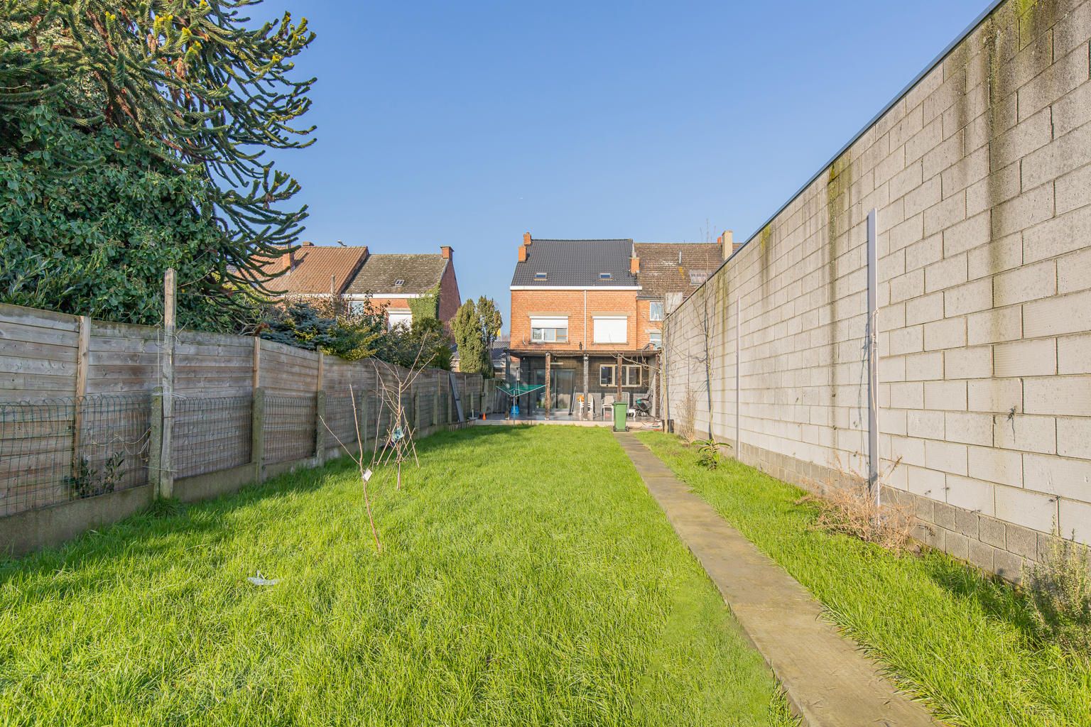 Gerenoveerde woning met 5 slpk + tuin in hartje Dendermonde! foto 8