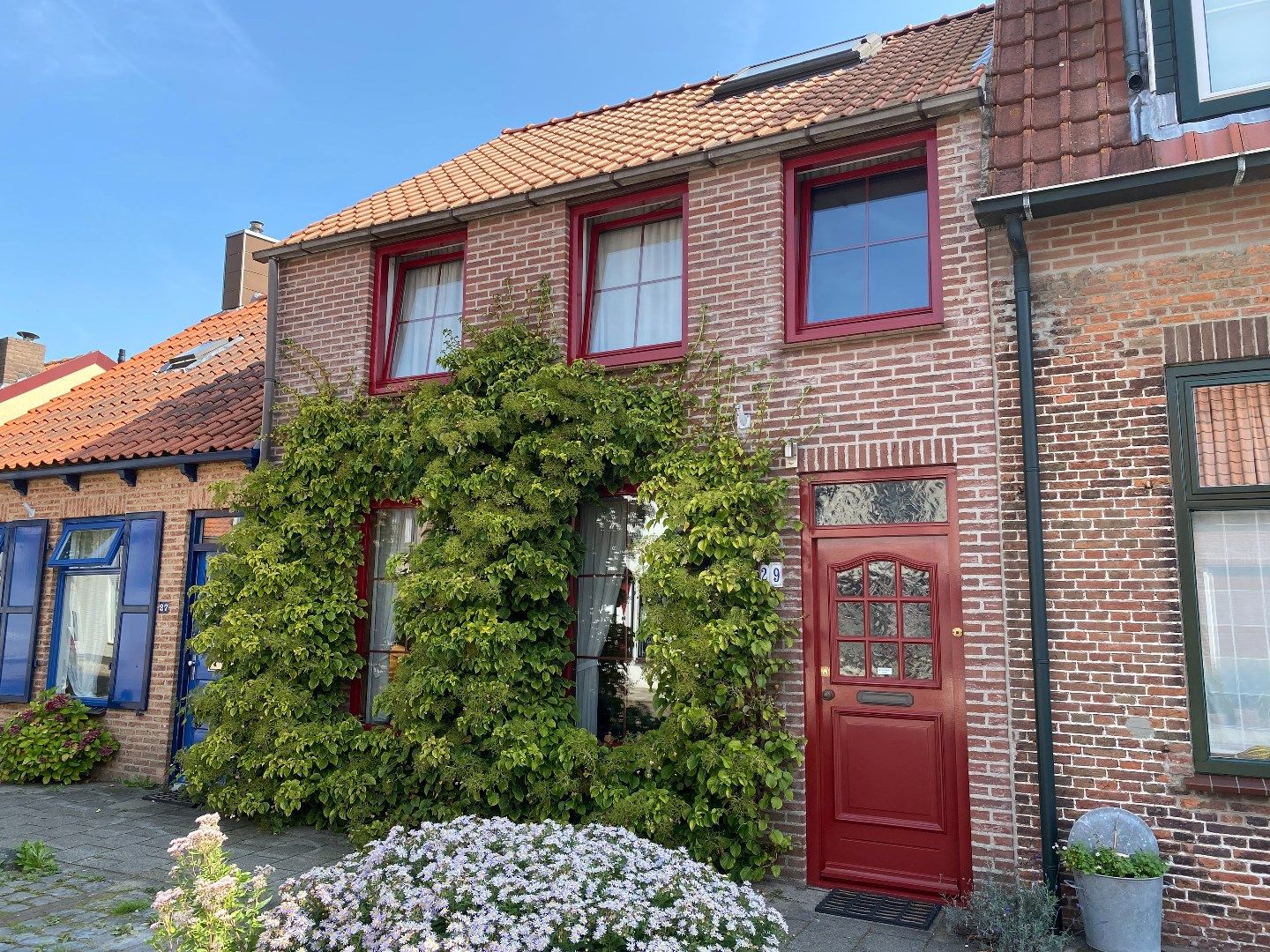 Tussenwoning met groene private tuin foto {{pictureIndex}}