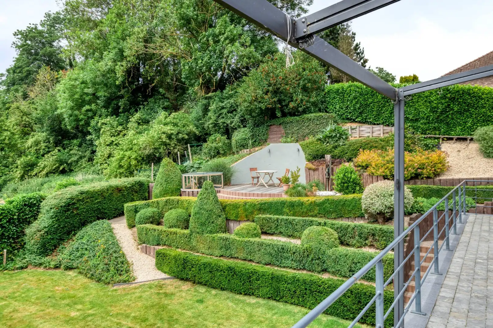 Instapklare woning met prachtig aangelegde tuin foto 27