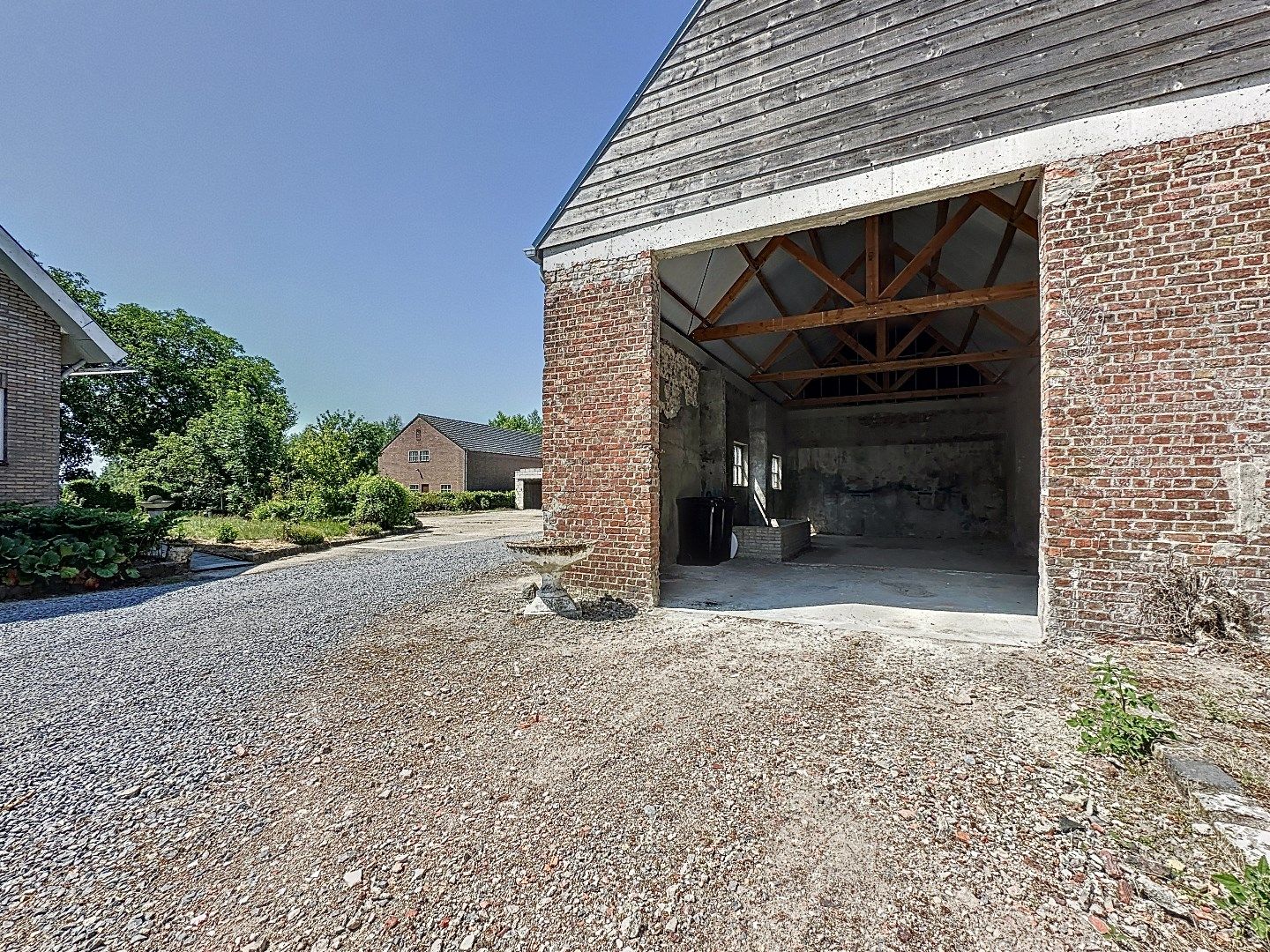 Landelijk wonen met grote schuren foto 23
