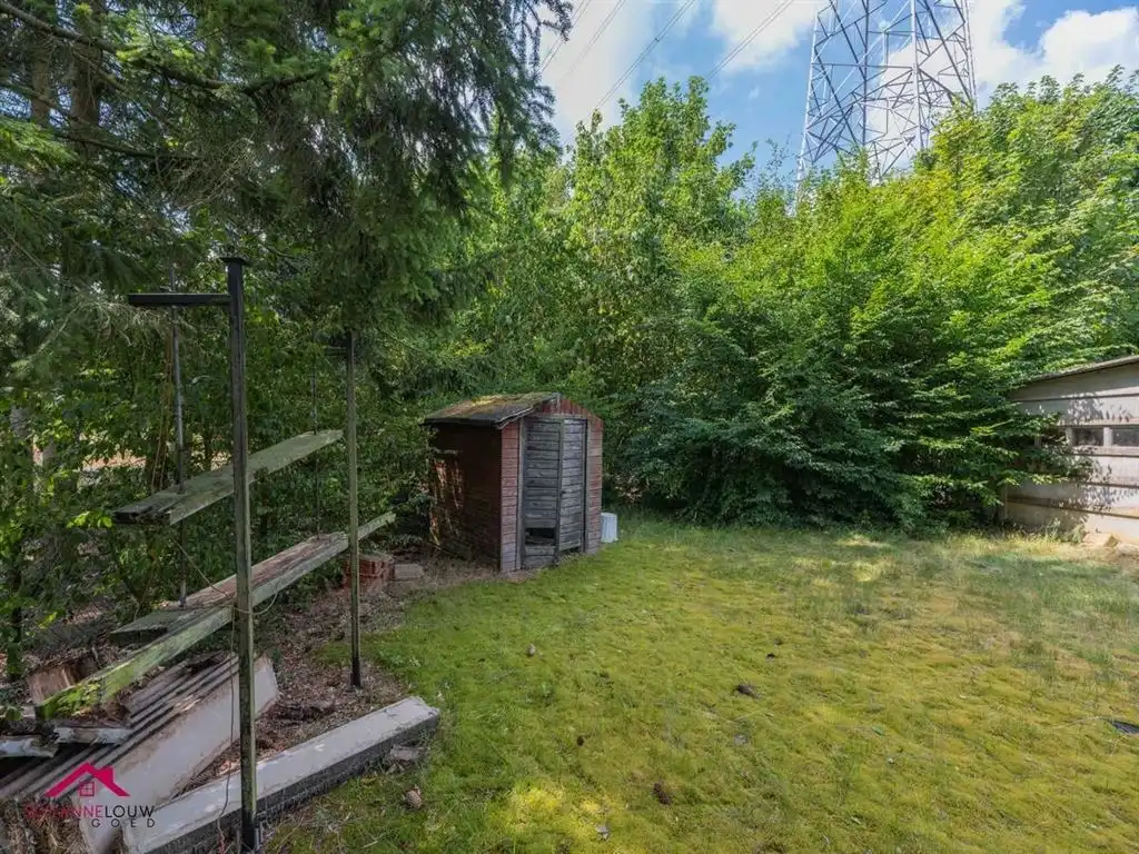 Halfopen bebouwing met kelderverdieping en ruime tuin foto 5