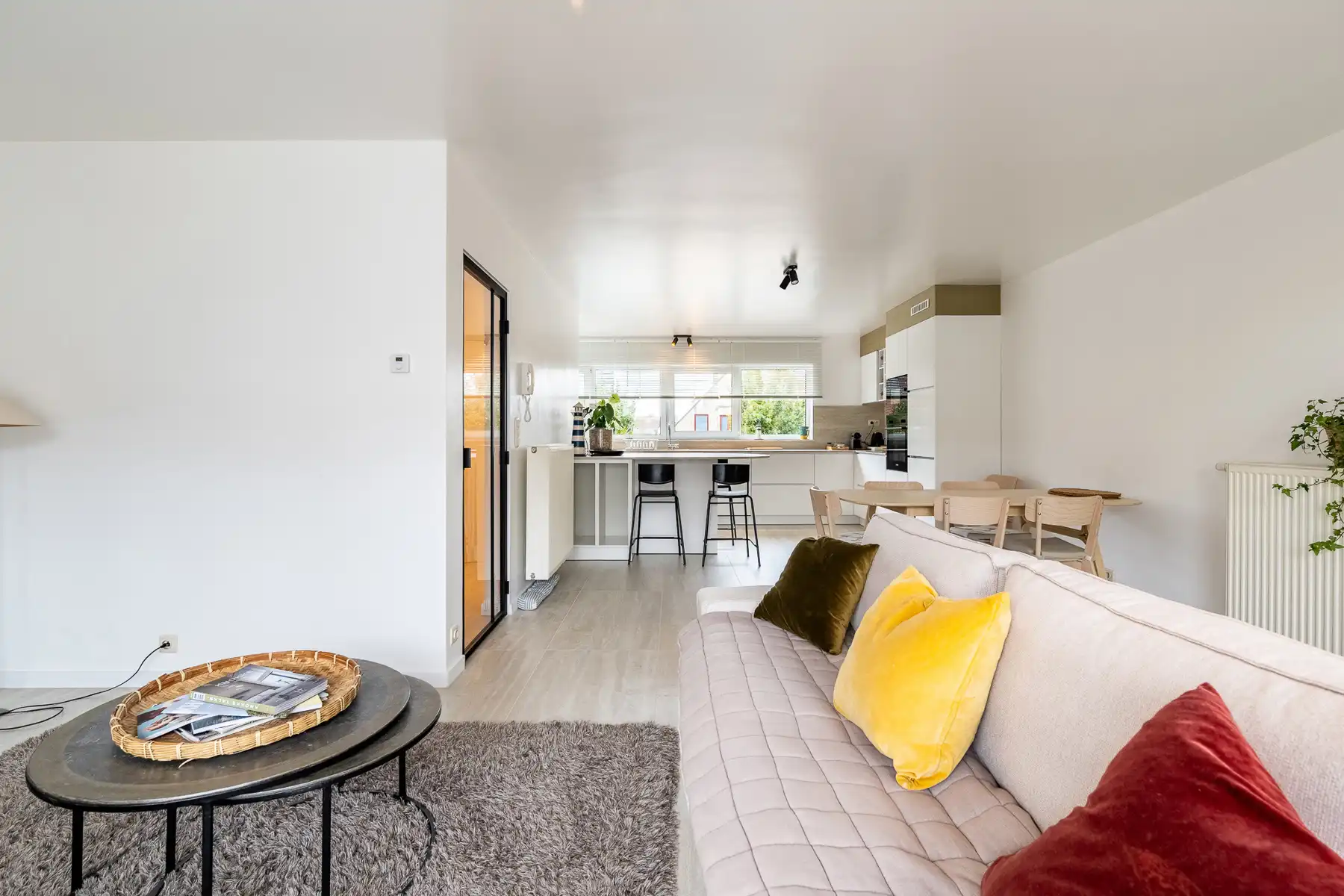 Rustig gelegen, gemeubelde bel-etage woning met garage  foto 9