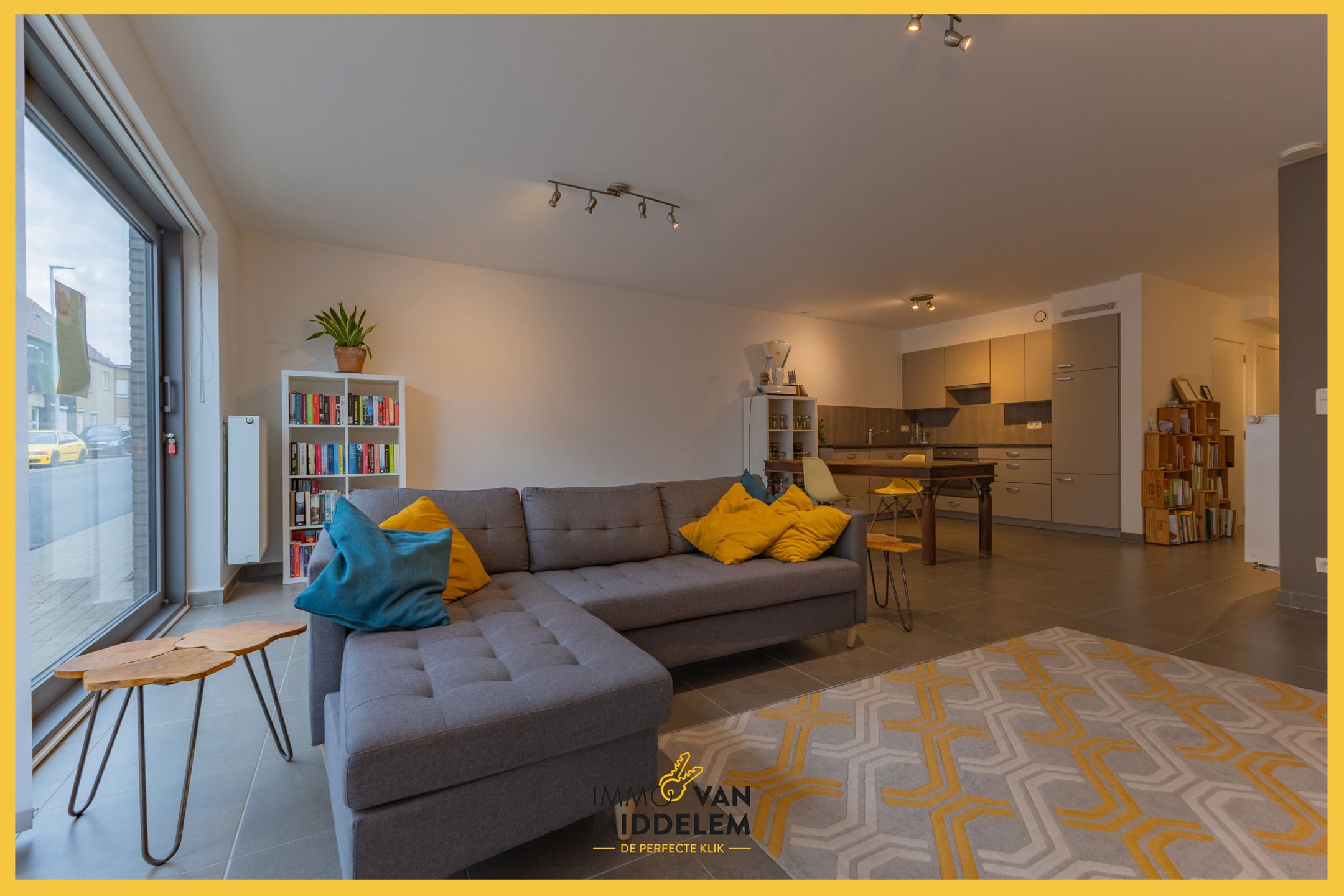 INSTAPKLAAR GELIJKVLOERS 2-KAMER APPARTEMENT, CENTRUM ESSENE foto 3