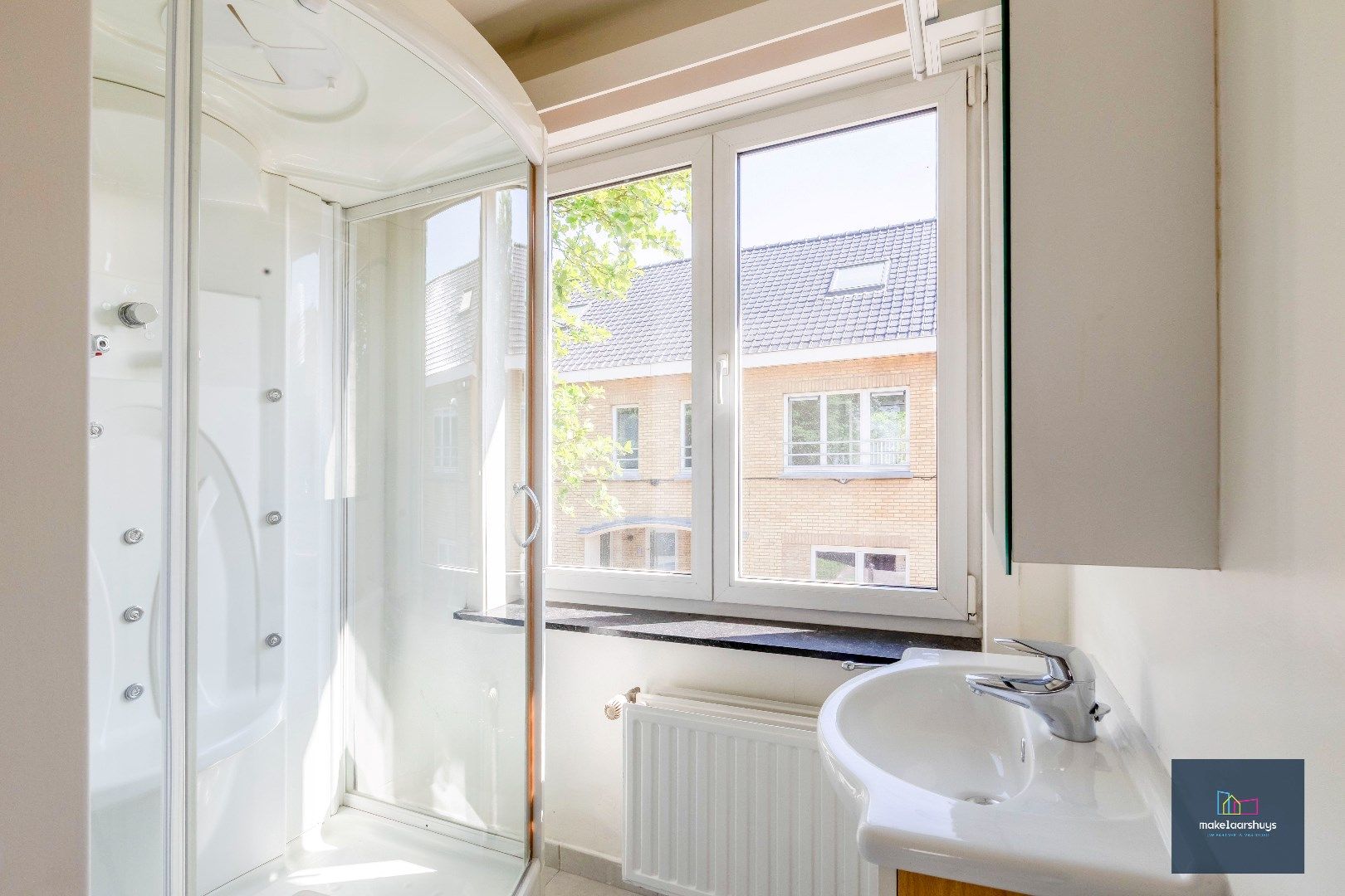 Centraal gelegen halfopen bebouwing met stadskoer foto 14