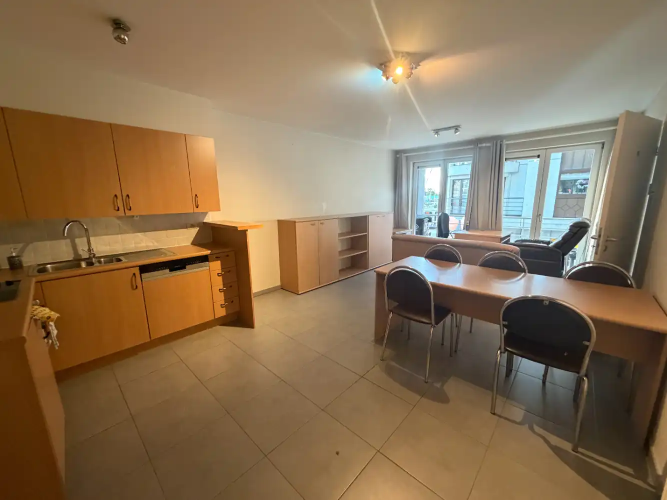 Aangenaam éénslaapkamer appartement aan het Stationsplein van Blankenberge. foto 2