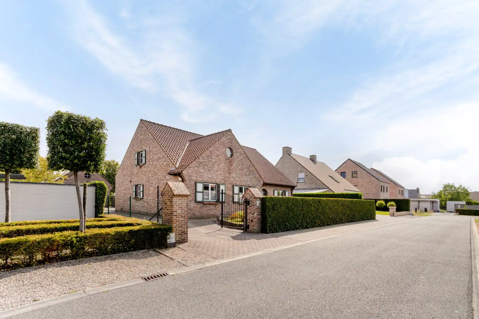 Degelijke villa in rustige buurt op 750 m²! foto 2