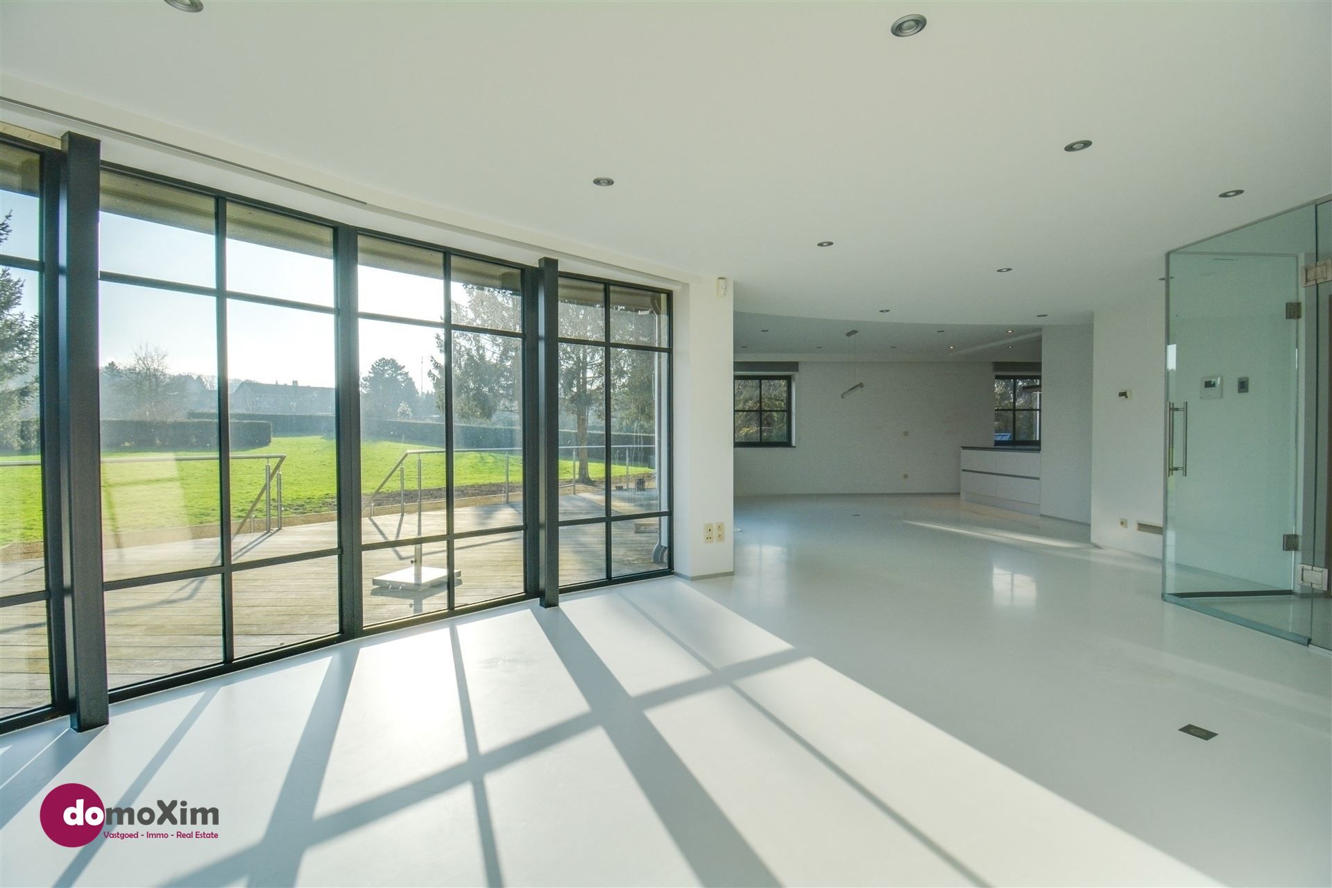 De Oude Korenmolen van Veltem, een unieke villa op een perceel van 47 are foto 4