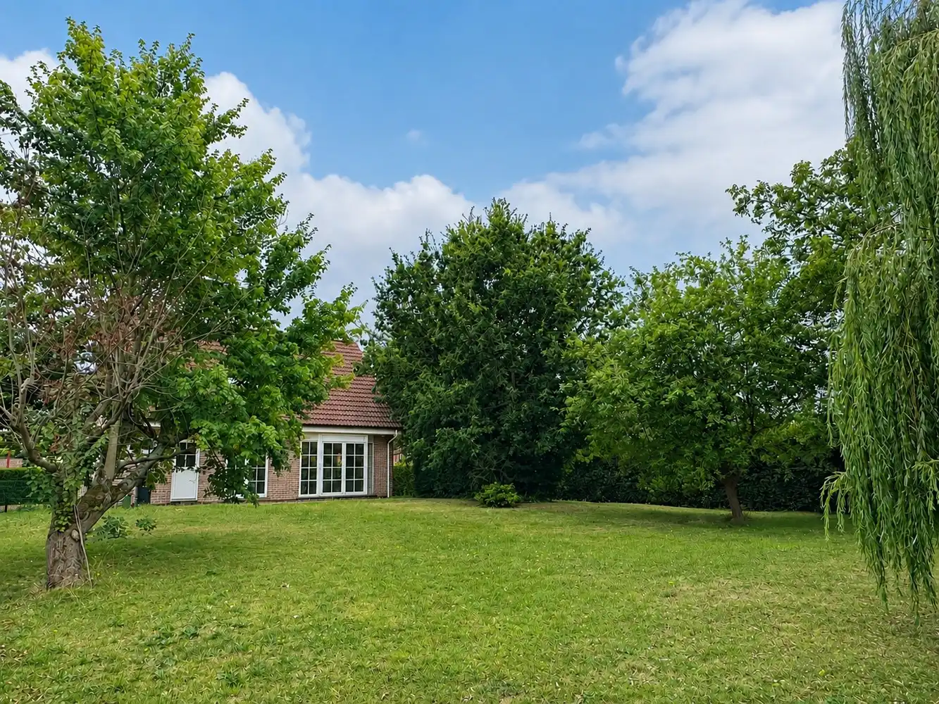 Vrijstaande woning met 3 slaapkamers en prachtige tuin op gunstige locatie in Lint foto 14