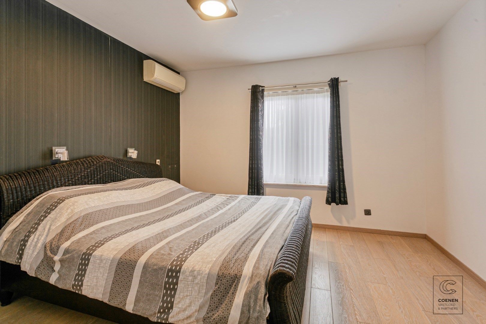 Zeer ruime woning met bew. opp van 208 m², 4 à 5 slpk's en ruime tuin met zwembad te Kessel foto 17