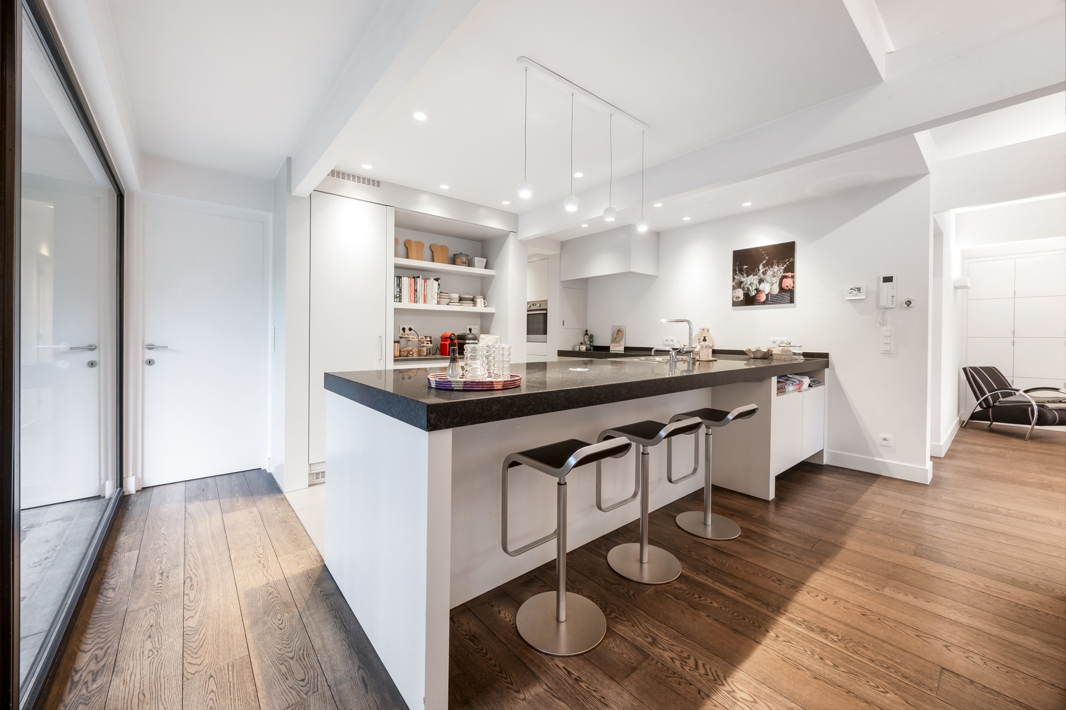 Karakterwoning met brutalistische gevel  in Hof ter Linden foto 10