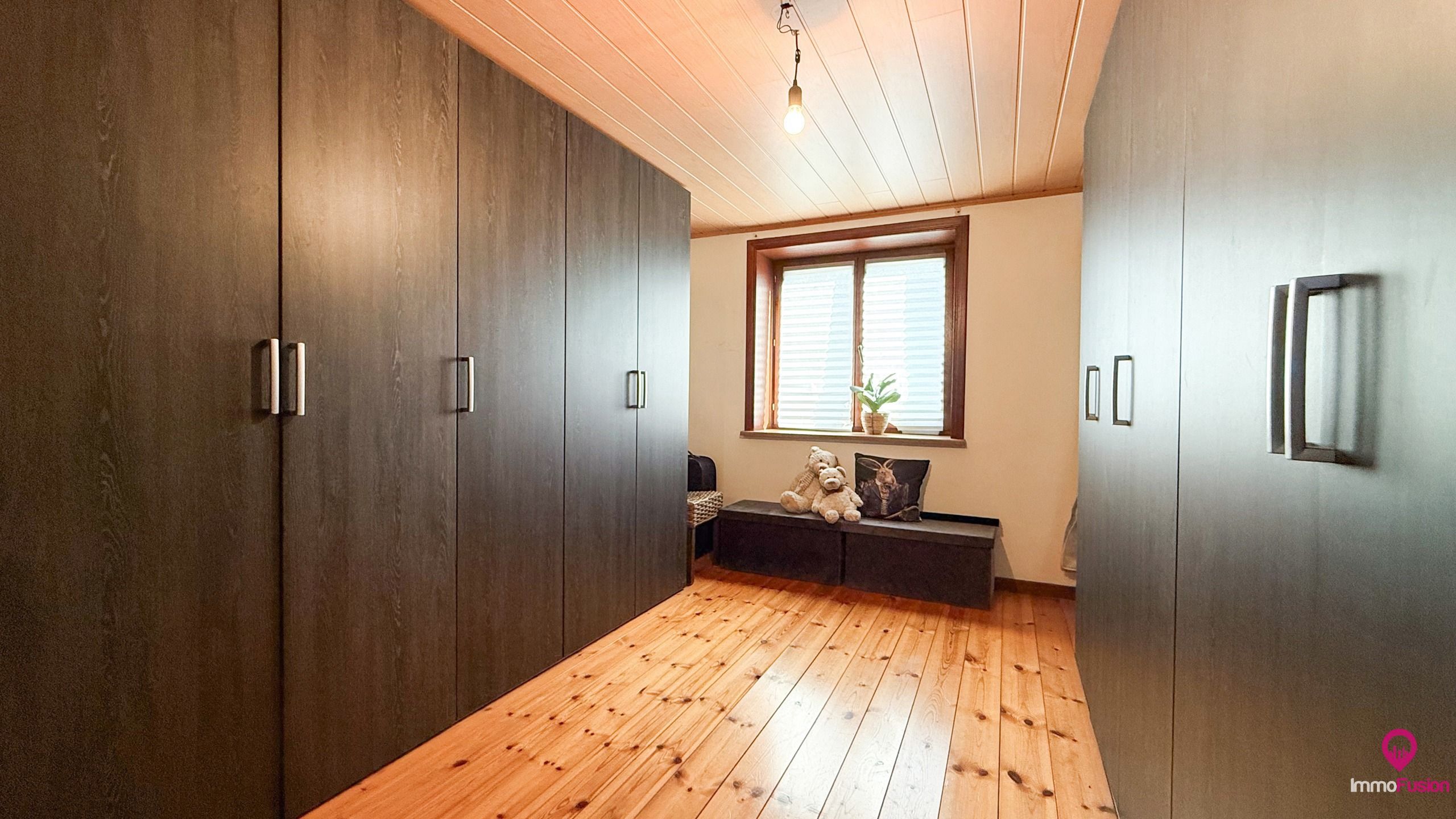 Idyllische woning met 2 slaapkamers, weide en stallen! foto 20
