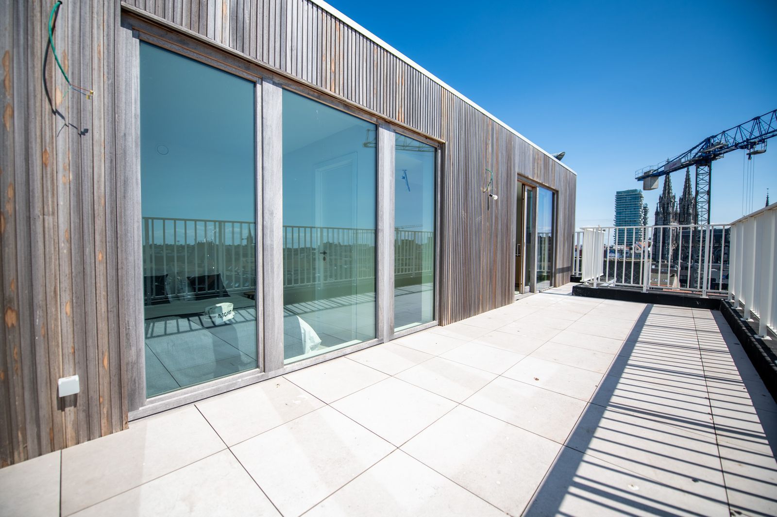 Nieuwbouw penthouse appartement met zonnige terrassen in hartje Oostende foto 2