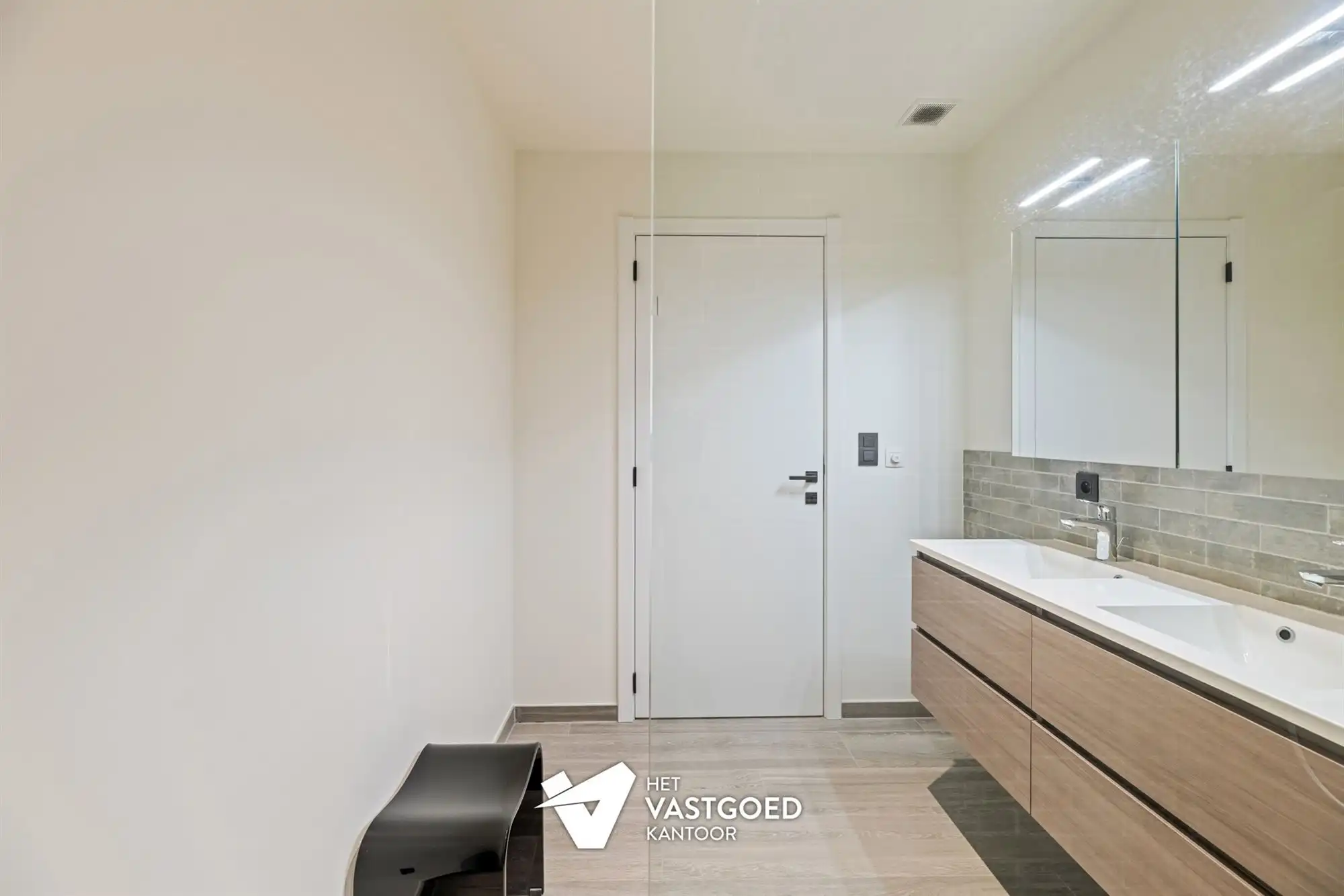 RECENT APPARTEMENT (87M²) MET 2 SLAAPKAMERS, TERRAS, GARAGE MET APARTE BERGING EN CARPORT TE HULSHOUT foto 20