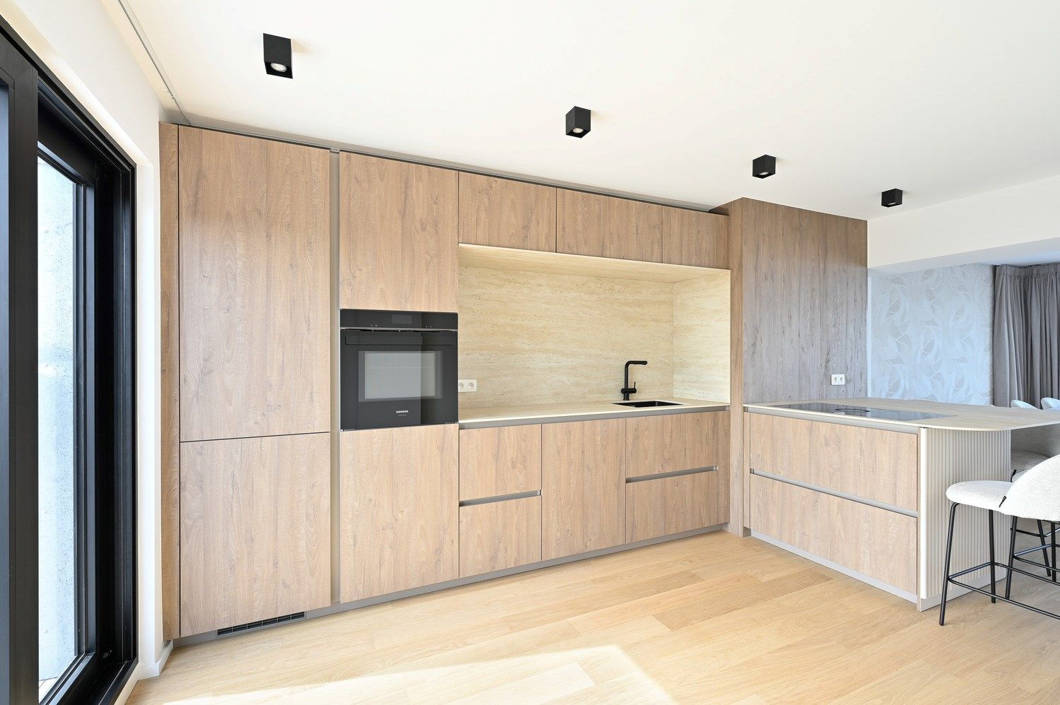 Uitzonderlijk gerenoveerd penthouse met frontaal zeezicht (gevelbreedte 11m) met  riante terrassen (circa. 77m²) gelegen op enkele passen van het Heldenplein.  foto 12