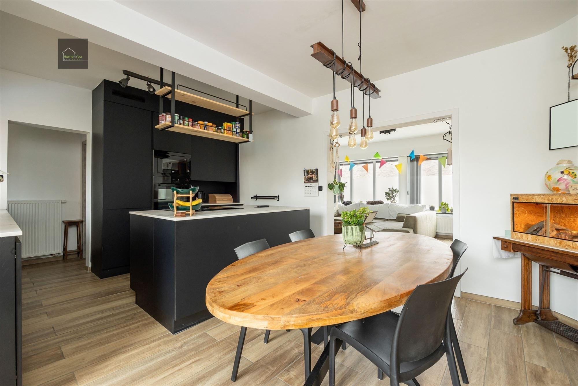 HOB met 4 slaapkamers en 2 badkamers foto 3
