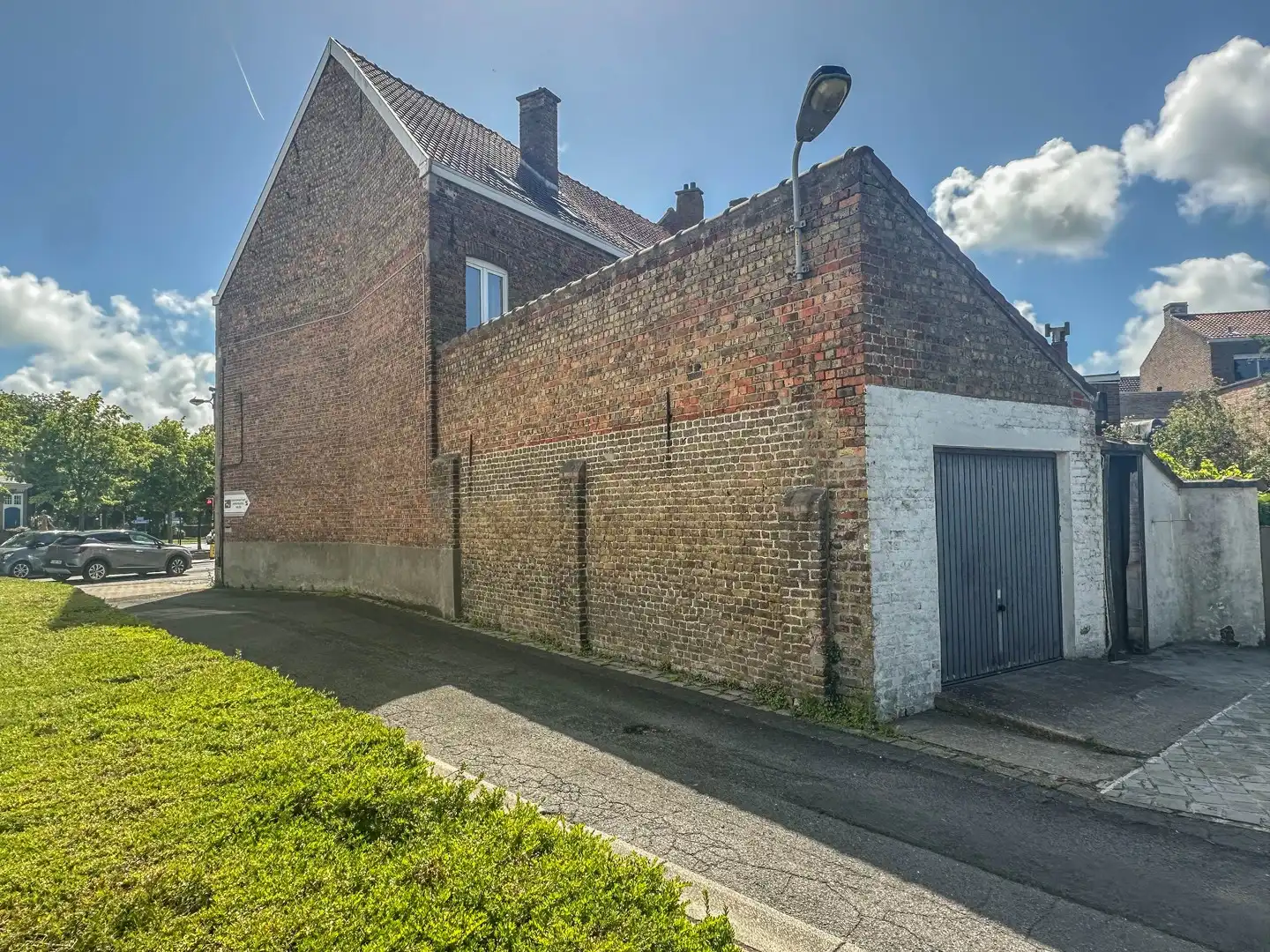 Op te knappen rijwoning in hartje Oostduinkerke-dorp. foto 2