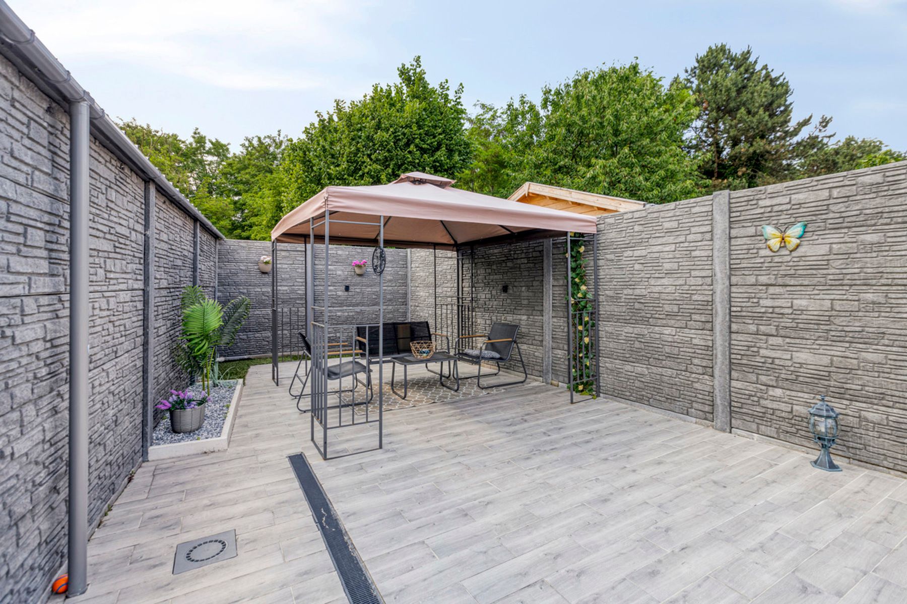 Gerenoveerde woning met 4 slaapkamers, veranda en zwembad. foto 32