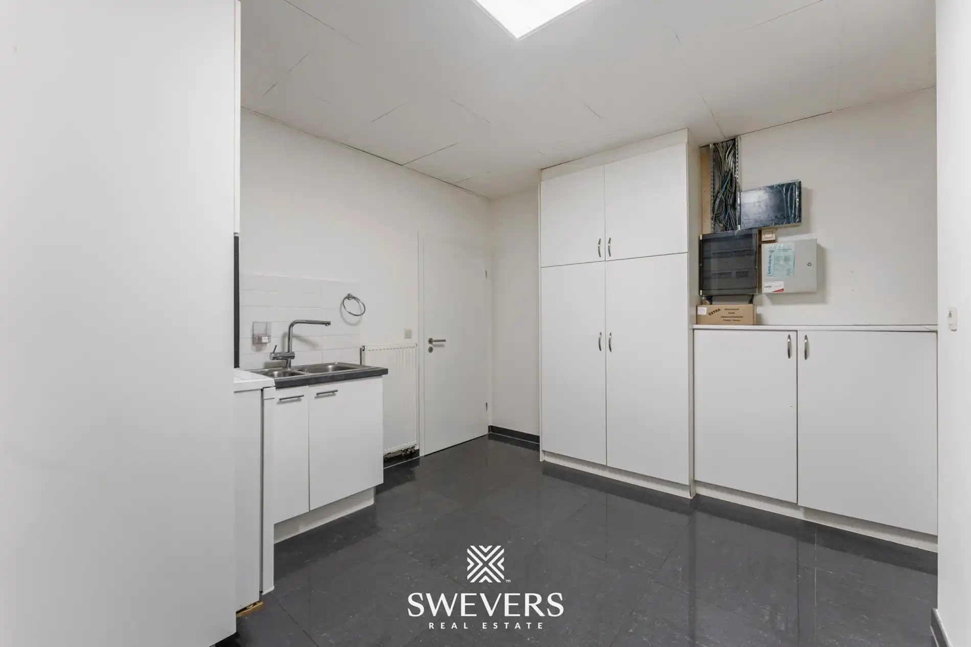 Instapklaar handelspand op toplocatie in Heusden-Zolder foto 18