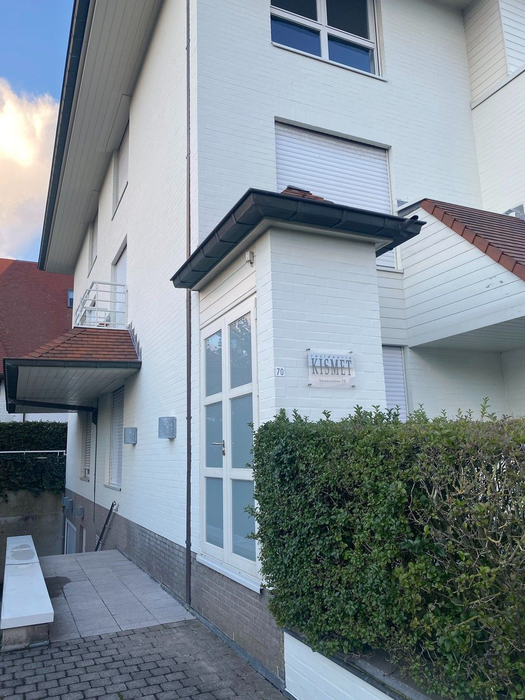 Gesloten garagebox te huur aan het Casino te Knokke foto {{pictureIndex}}