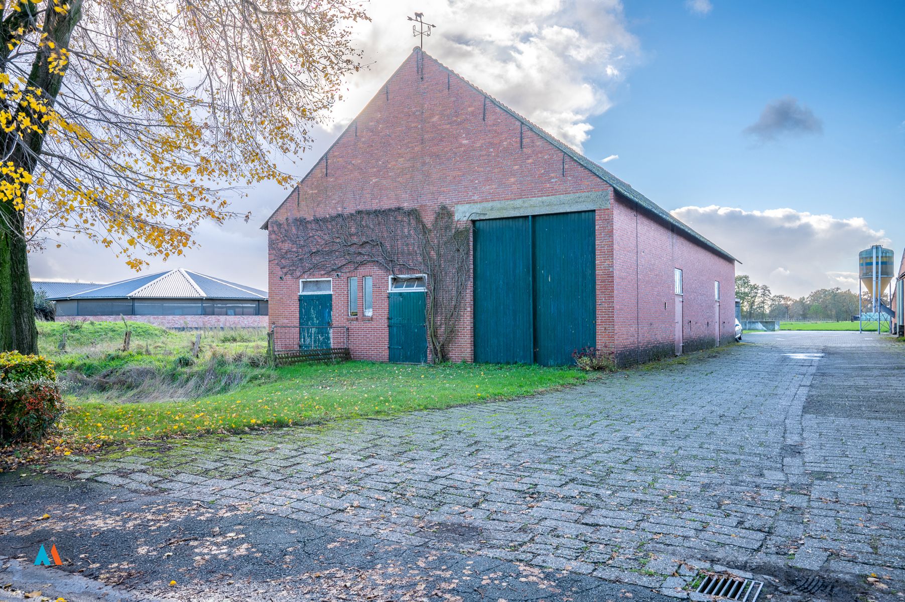 Boerderij met landbouwgrond foto 20