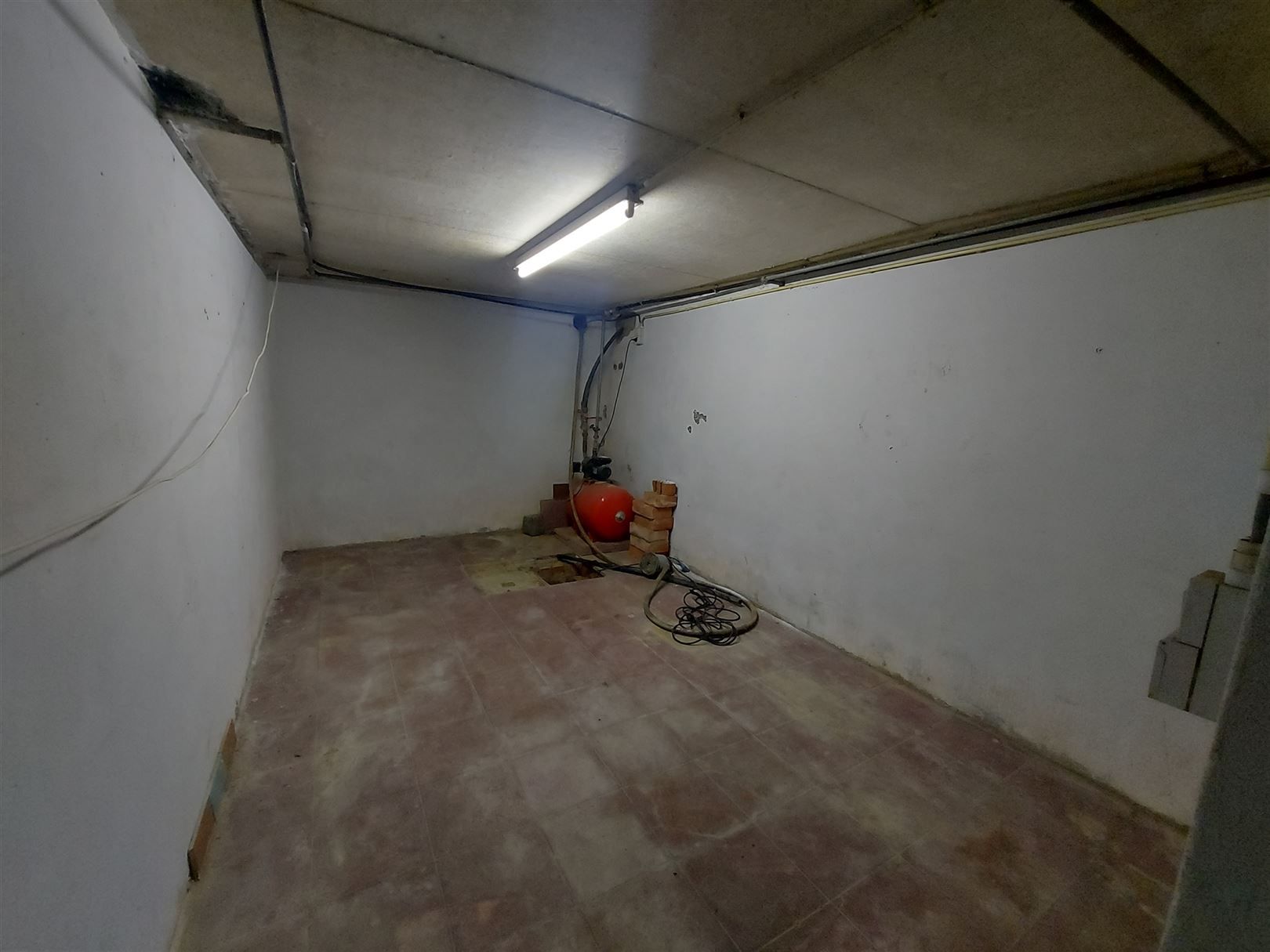 Veelzijdig renovatiepand met woonst en winkel Vloesberg foto 21